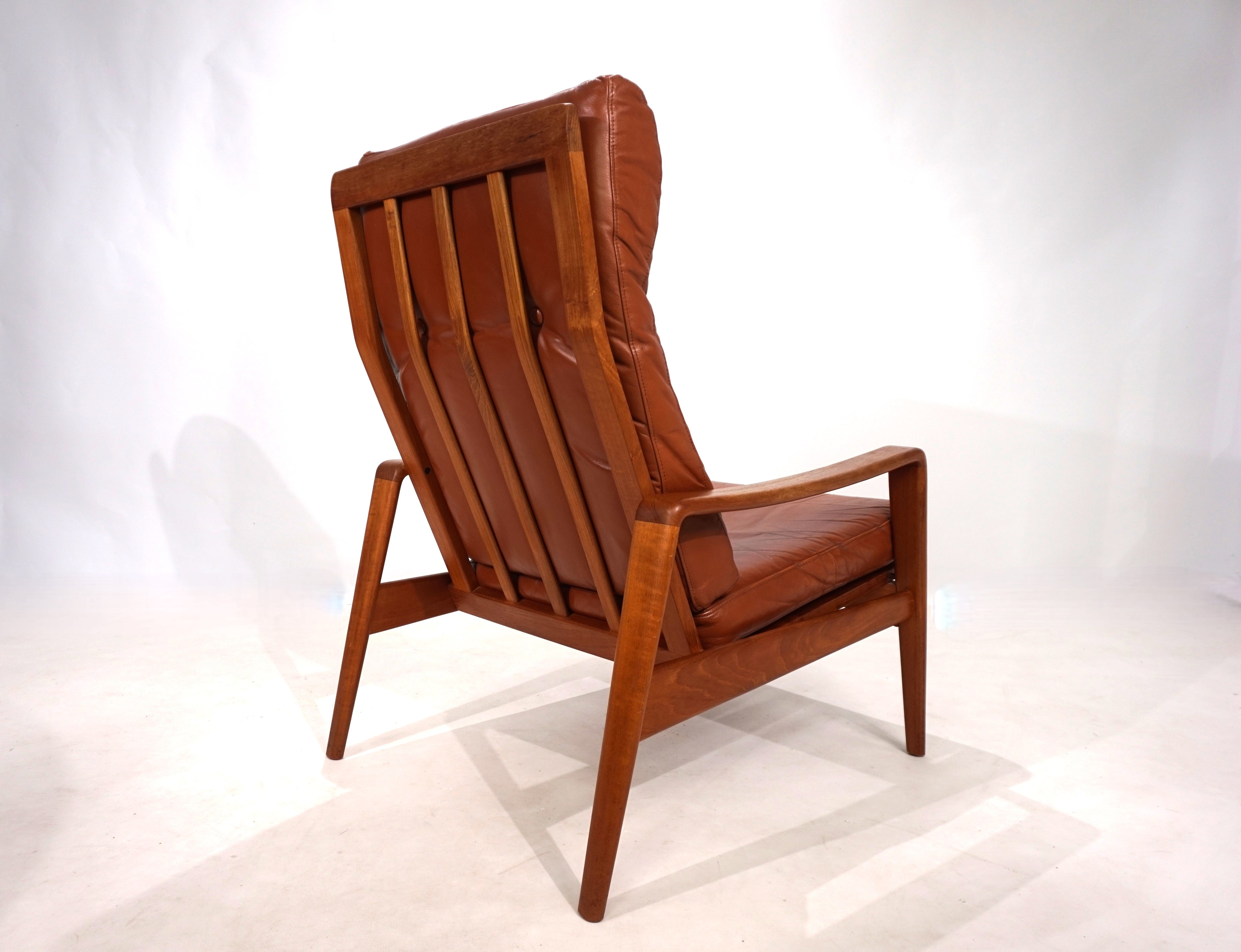 Komfort_teak_leather_armchair_by_Arne_Wahl_Iversen,_1960