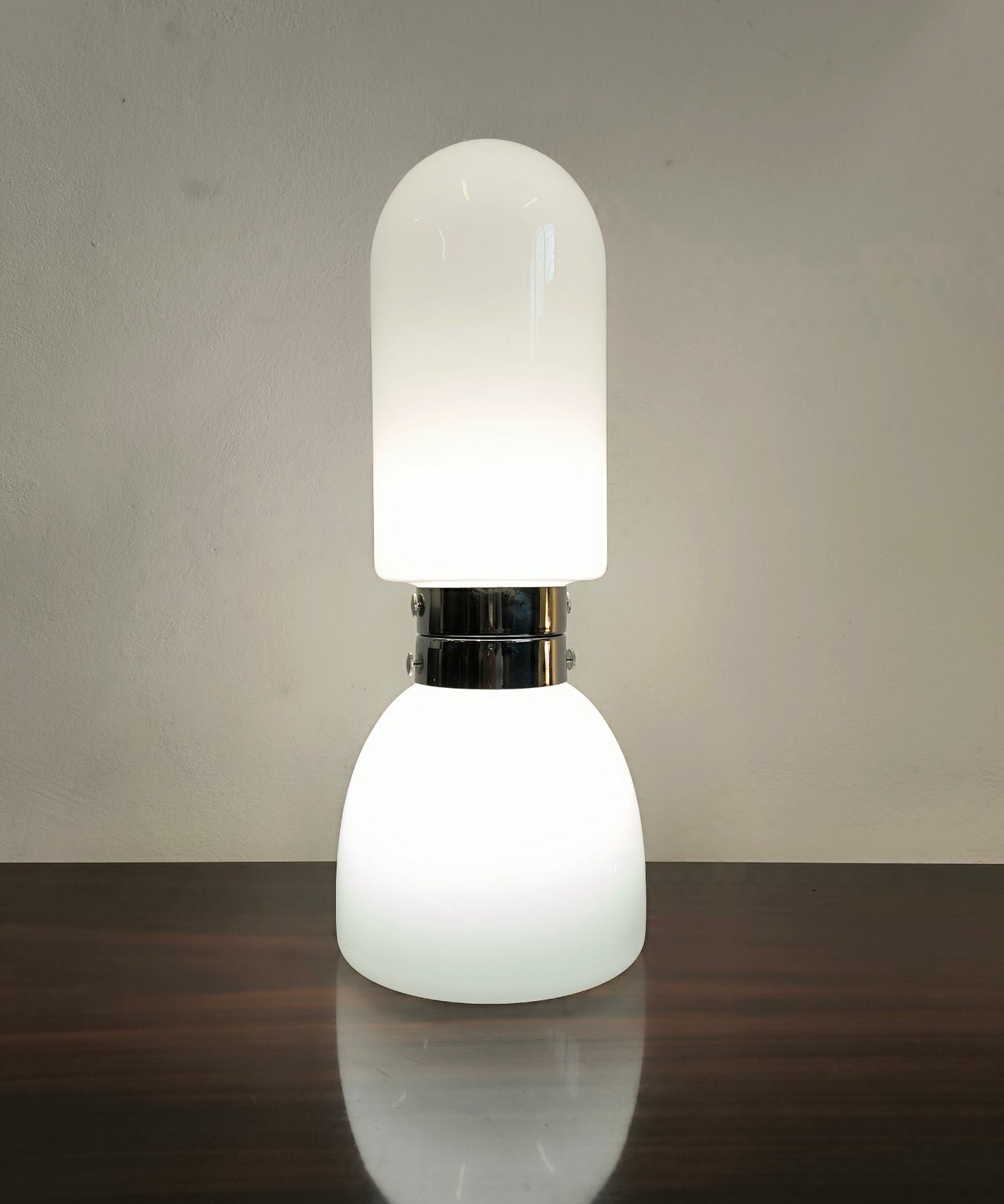 Lampada_Birillo_di_Vistosi_(Attr.)_in_vetro_di_Murano_opalino_,__1960