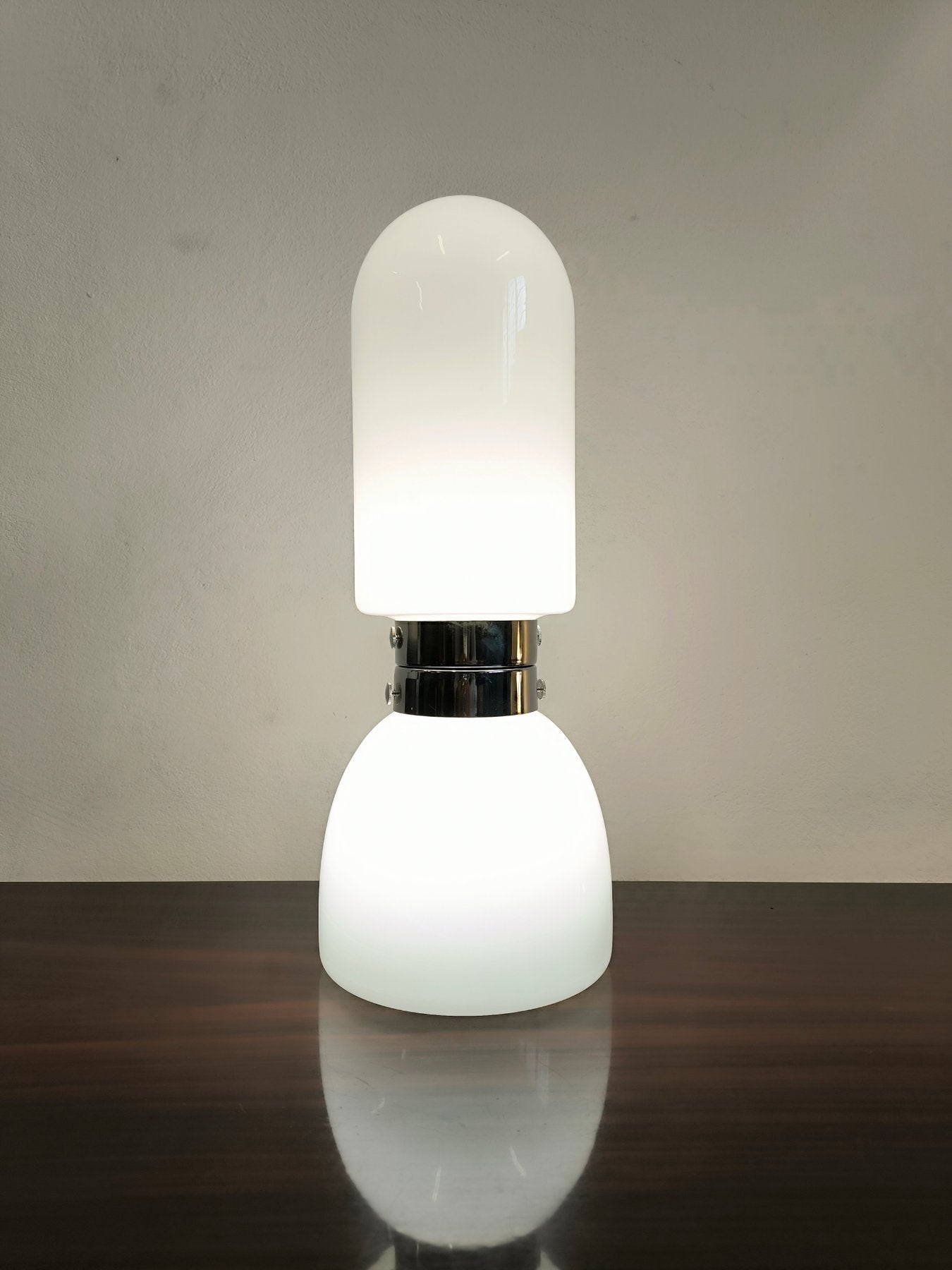 Lampada_Birillo_di_Vistosi_(Attr.)_in_vetro_di_Murano_opalino_,__1960