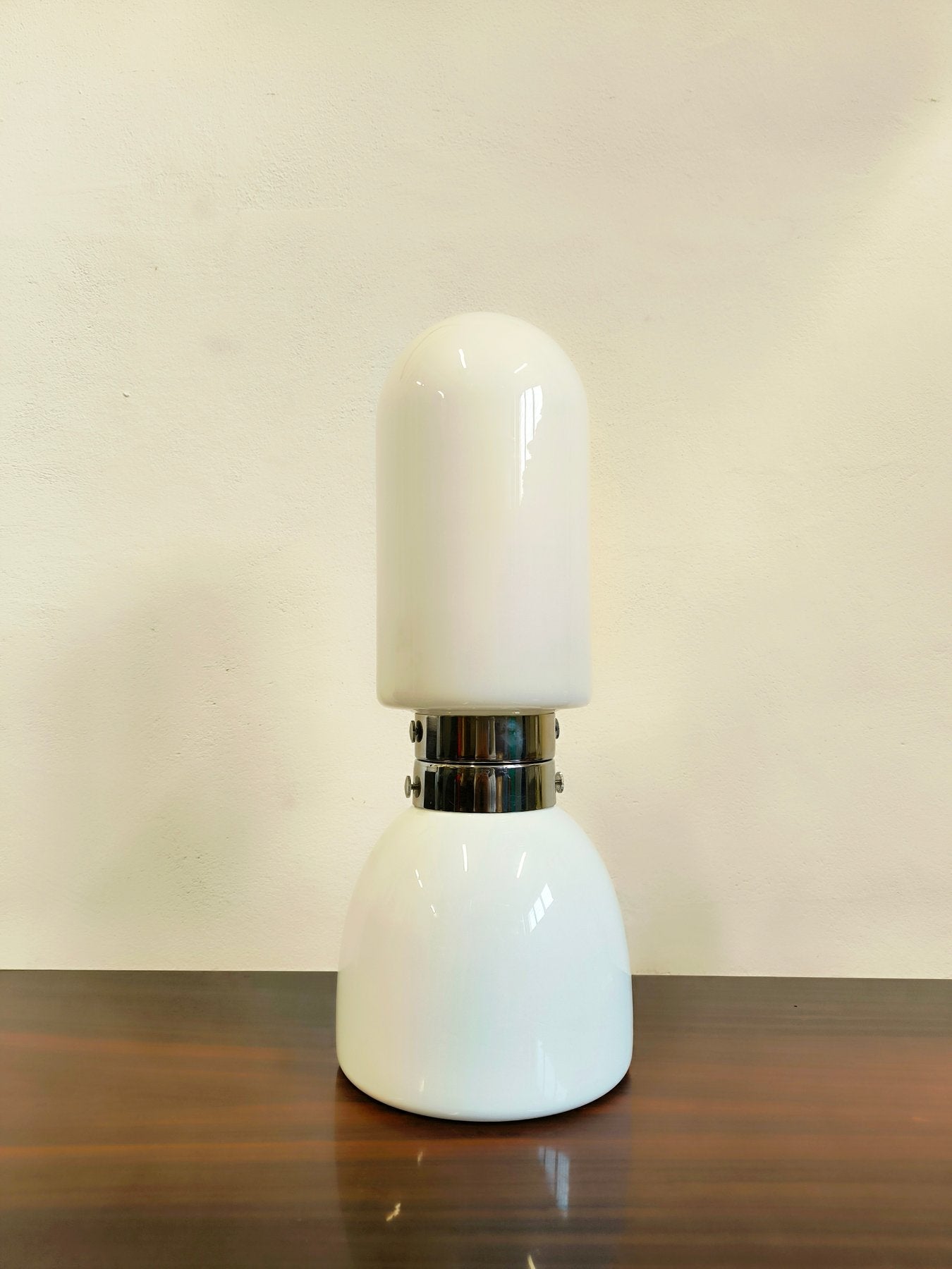 Lampada_Birillo_di_Vistosi_(Attr.)_in_vetro_di_Murano_opalino_,__1960