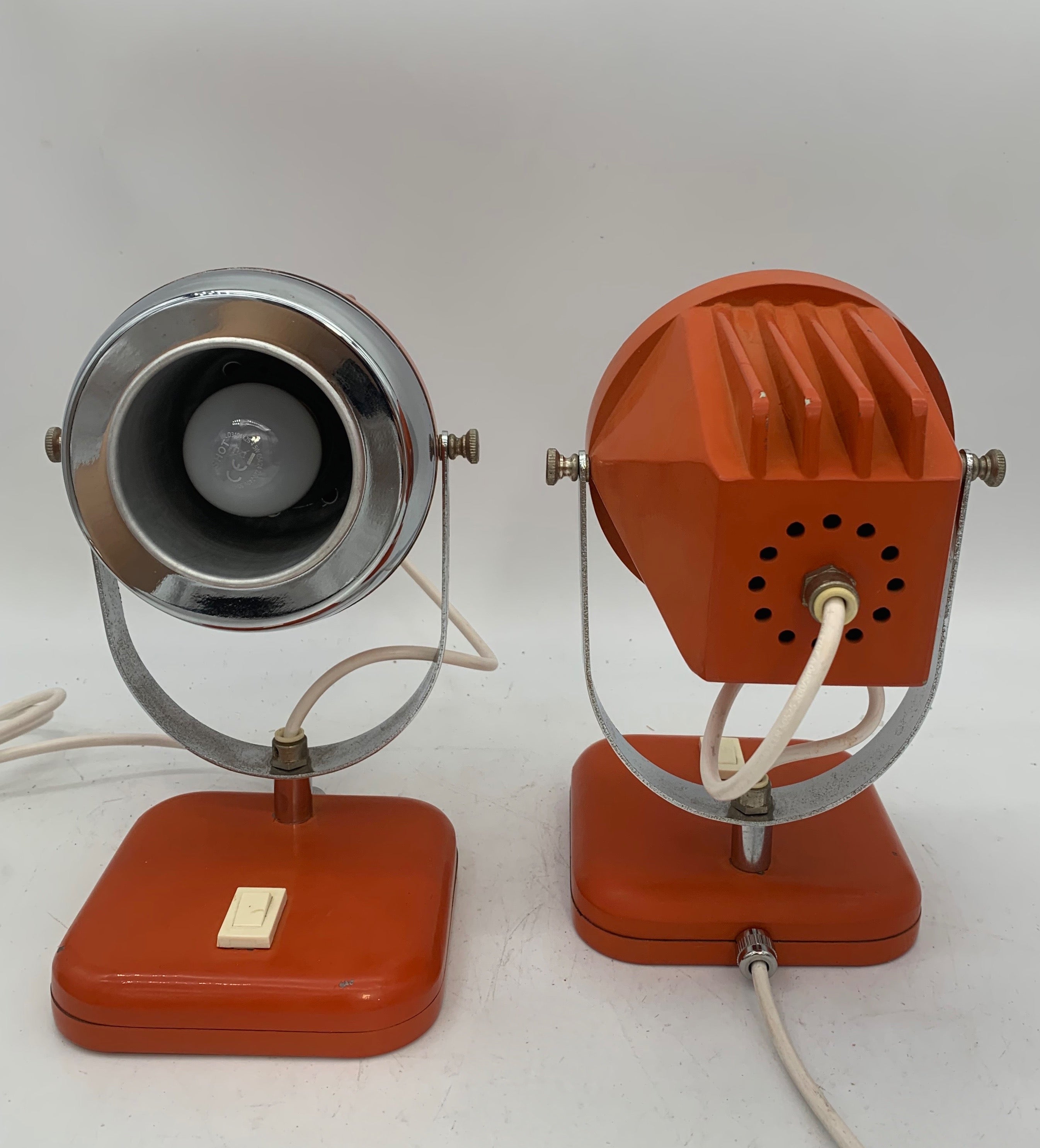 Set_of_2_Space_Age_Table_Lamps_by_Reggiani,_Orange_Metal_Spotlights,_Italian_Design,_1970s