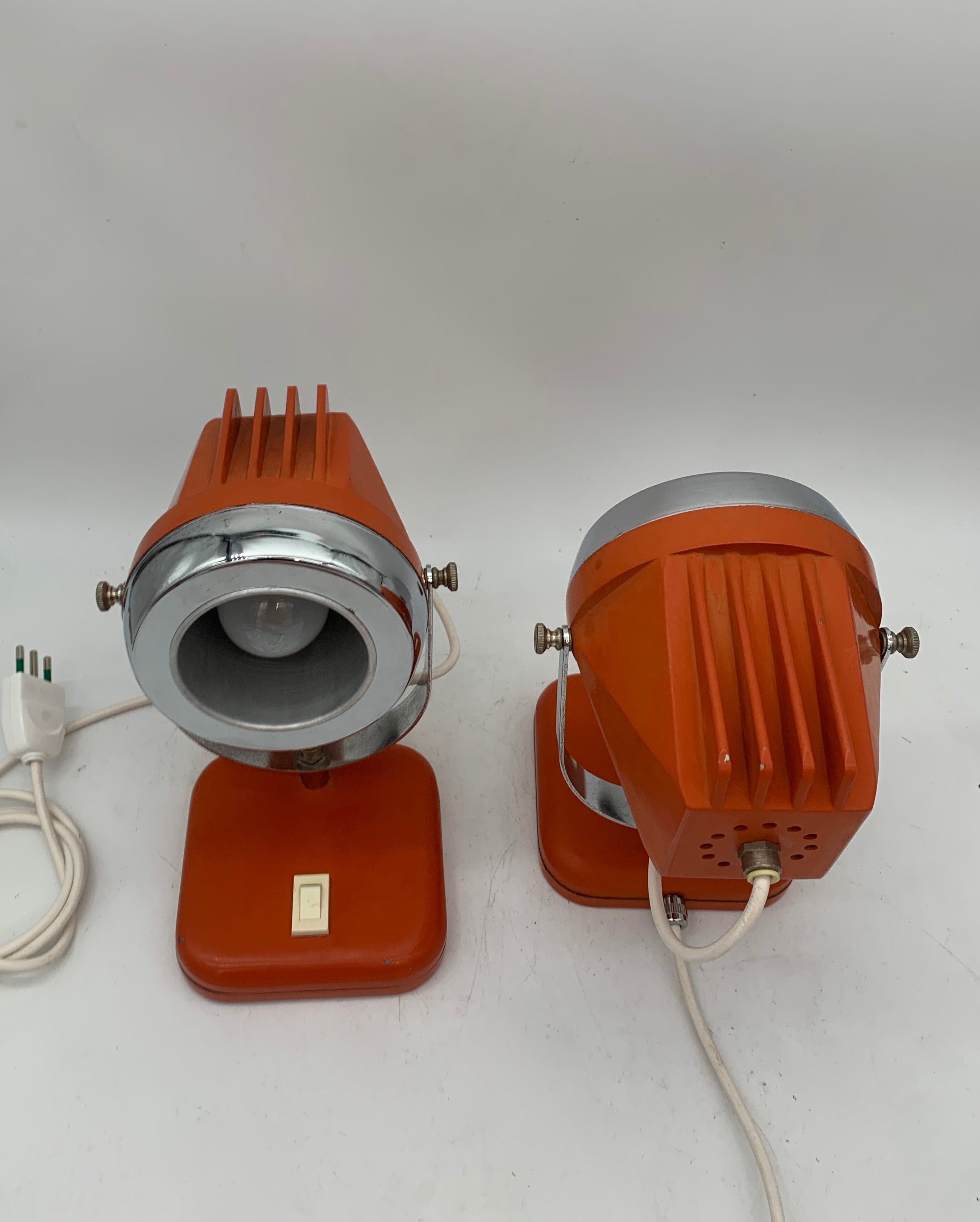 Set_of_2_Space_Age_Table_Lamps_by_Reggiani,_Orange_Metal_Spotlights,_Italian_Design,_1970s