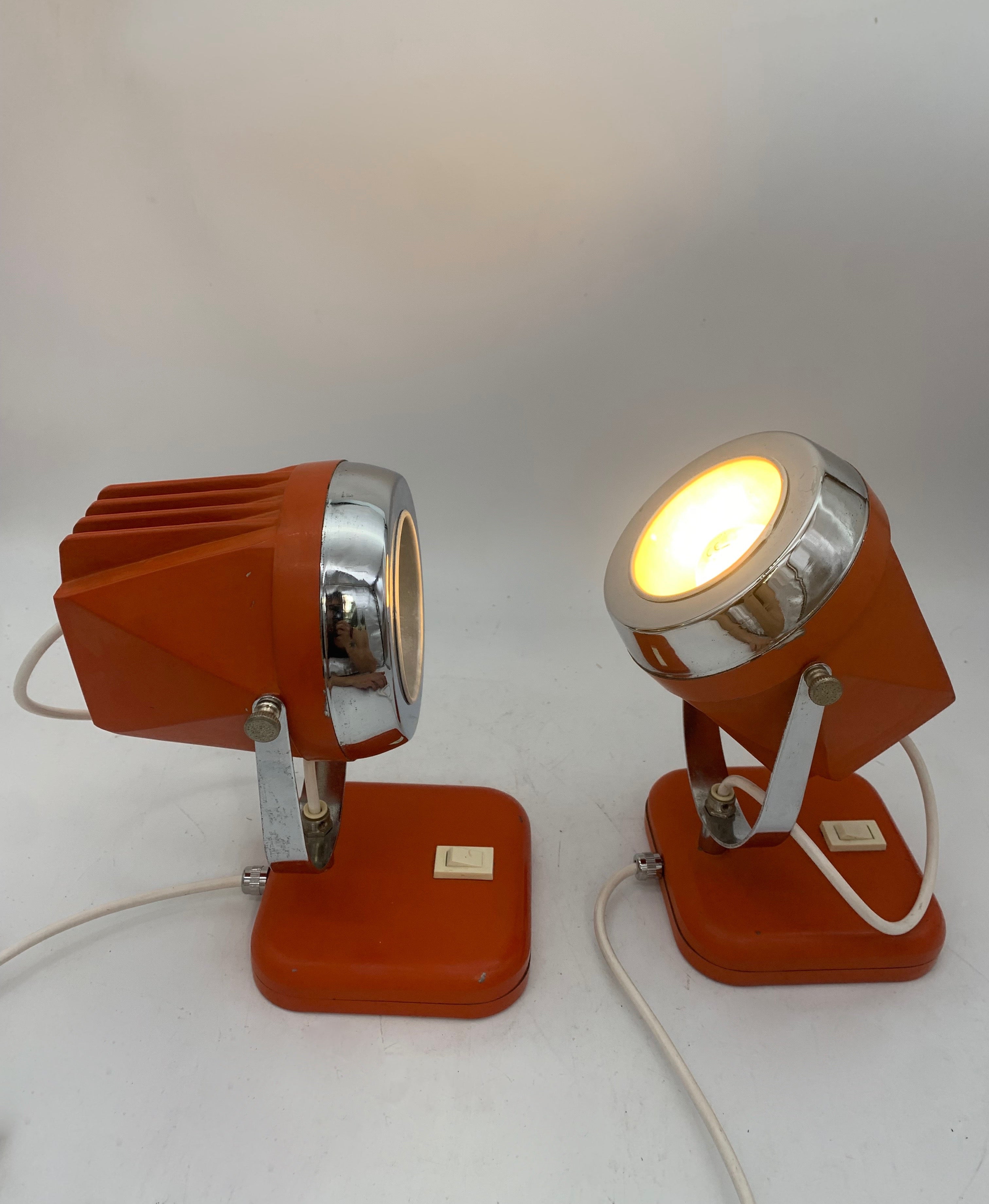 Set_of_2_Space_Age_Table_Lamps_by_Reggiani,_Orange_Metal_Spotlights,_Italian_Design,_1970s