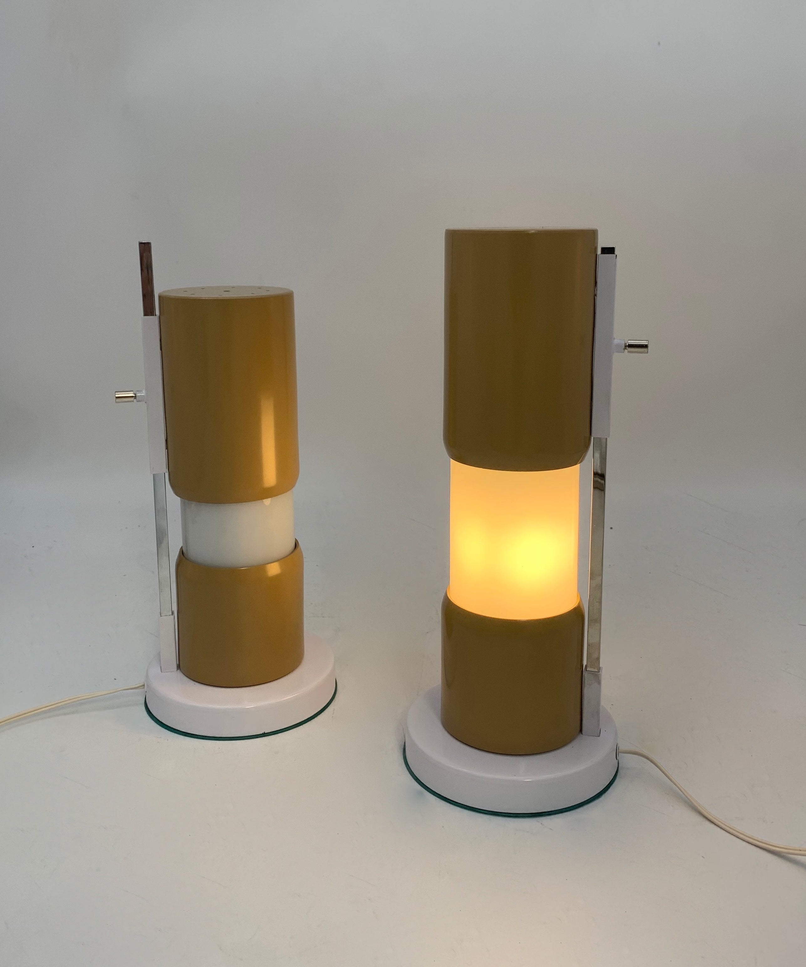 Set_of_2_Table_Lamps_Attributed_to_Angelo_Lelii_for_Arredoluce,_Italian_Mid_Century_Modern_Lighting,_1950s