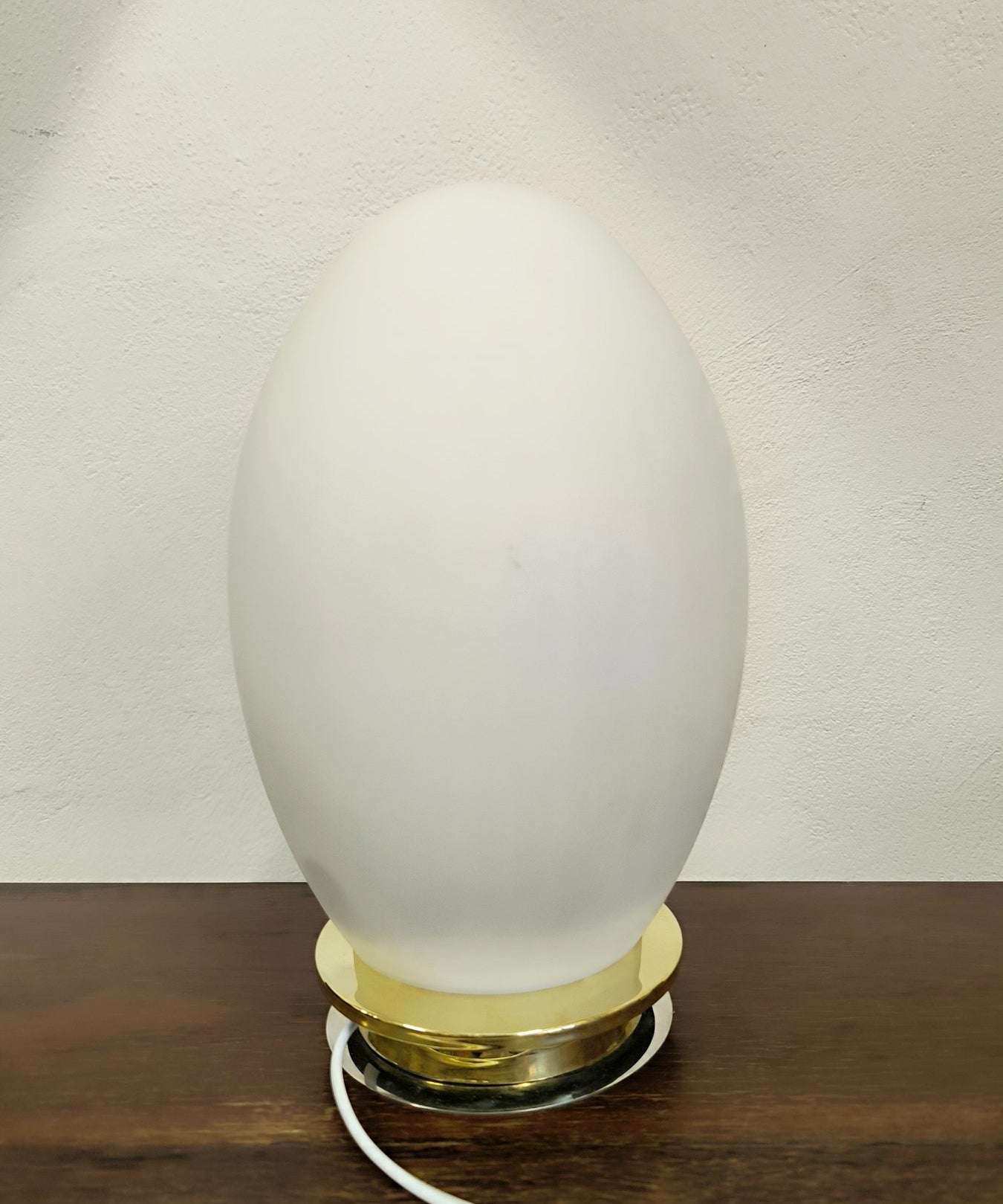 Lampada_Egg_in_vetro_di_Murano_opalino_di_Manifattura_Di_Murano,_1960