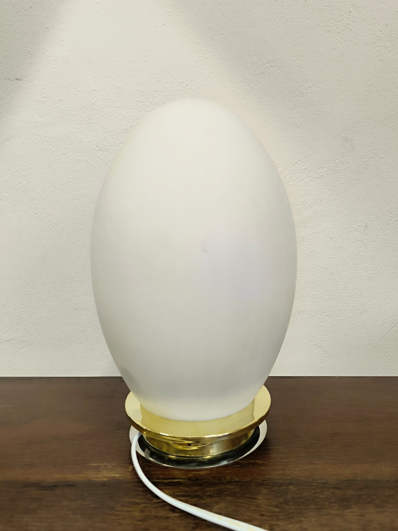 Lampada_Egg_in_vetro_di_Murano_opalino_di_Manifattura_Di_Murano,_1960