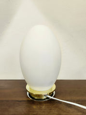 Lampada_Egg_in_vetro_di_Murano_opalino_di_Manifattura_Di_Murano,_1960
