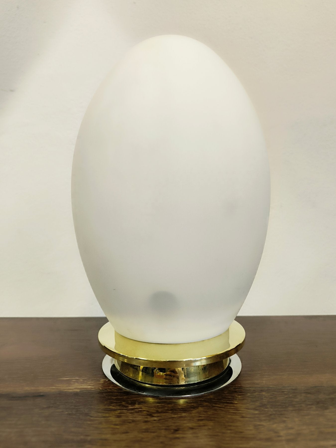 Lampada_Egg_in_vetro_di_Murano_opalino_di_Manifattura_Di_Murano,_1960