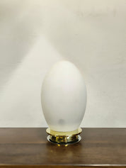Lampada_Egg_in_vetro_di_Murano_opalino_di_Manifattura_Di_Murano,_1960