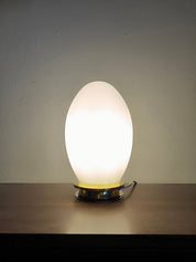Lampada_Egg_in_vetro_di_Murano_opalino_di_Manifattura_Di_Murano,_1960