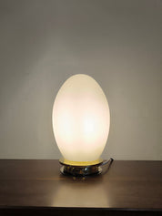 Lampada_Egg_in_vetro_di_Murano_opalino_di_Manifattura_Di_Murano,_1960