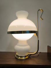 Lampada_in_ottone_e_vetro_opalino_di_Vecchia_Marina,_1950