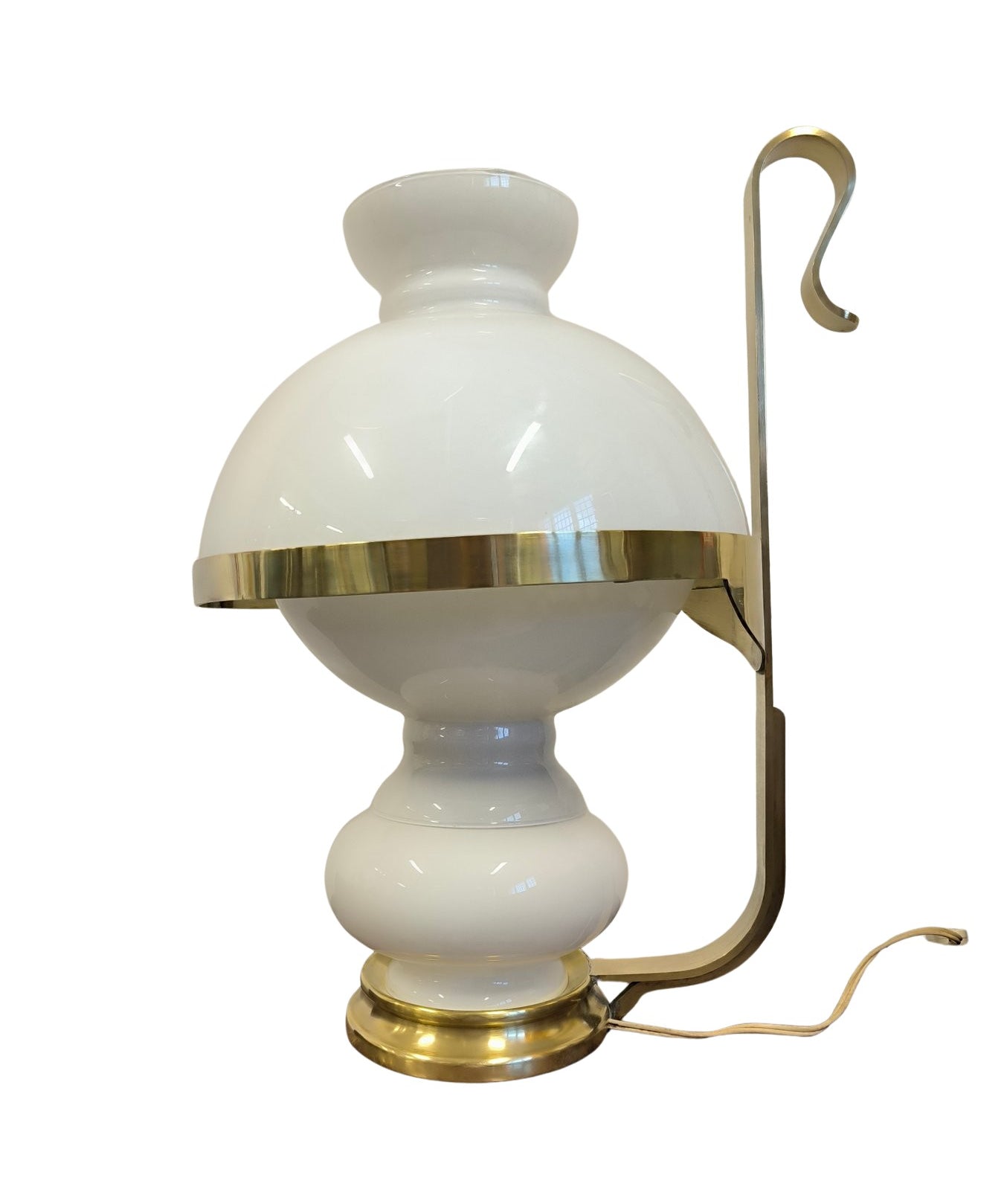 Lampada_in_ottone_e_vetro_opalino_di_Vecchia_Marina,_1950