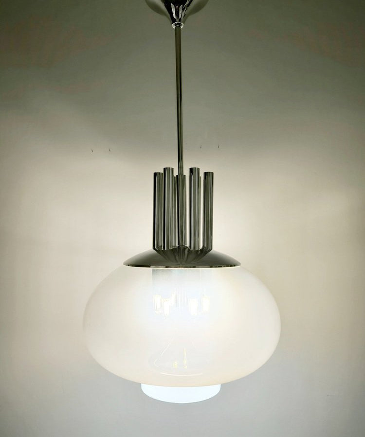 Lampadario_tubolare_attribuito_a_Mazzega_1960_Italia