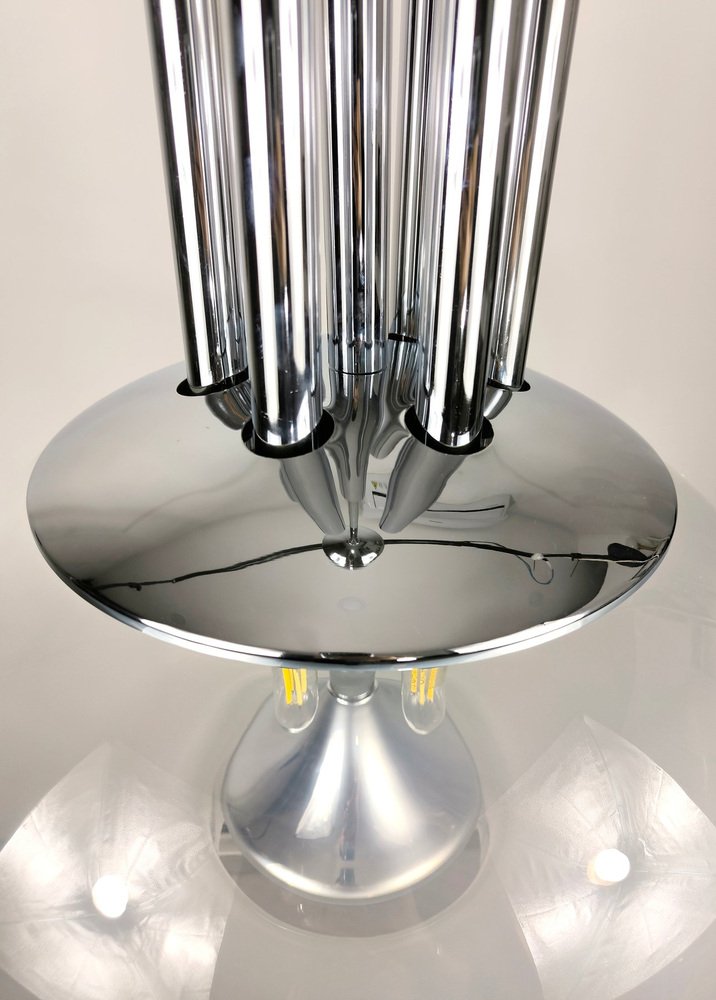 Lampadario_tubolare_attribuito_a_Mazzega_1960_Italia