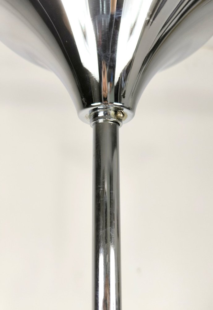 Lampadario_tubolare_attribuito_a_Mazzega_1960_Italia