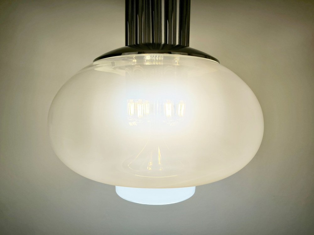 Lampadario_tubolare_attribuito_a_Mazzega_1960_Italia