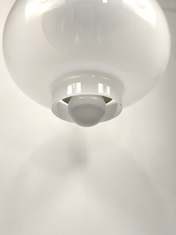 Lampadario_tubolare_attribuito_a_Mazzega_1960_Italia