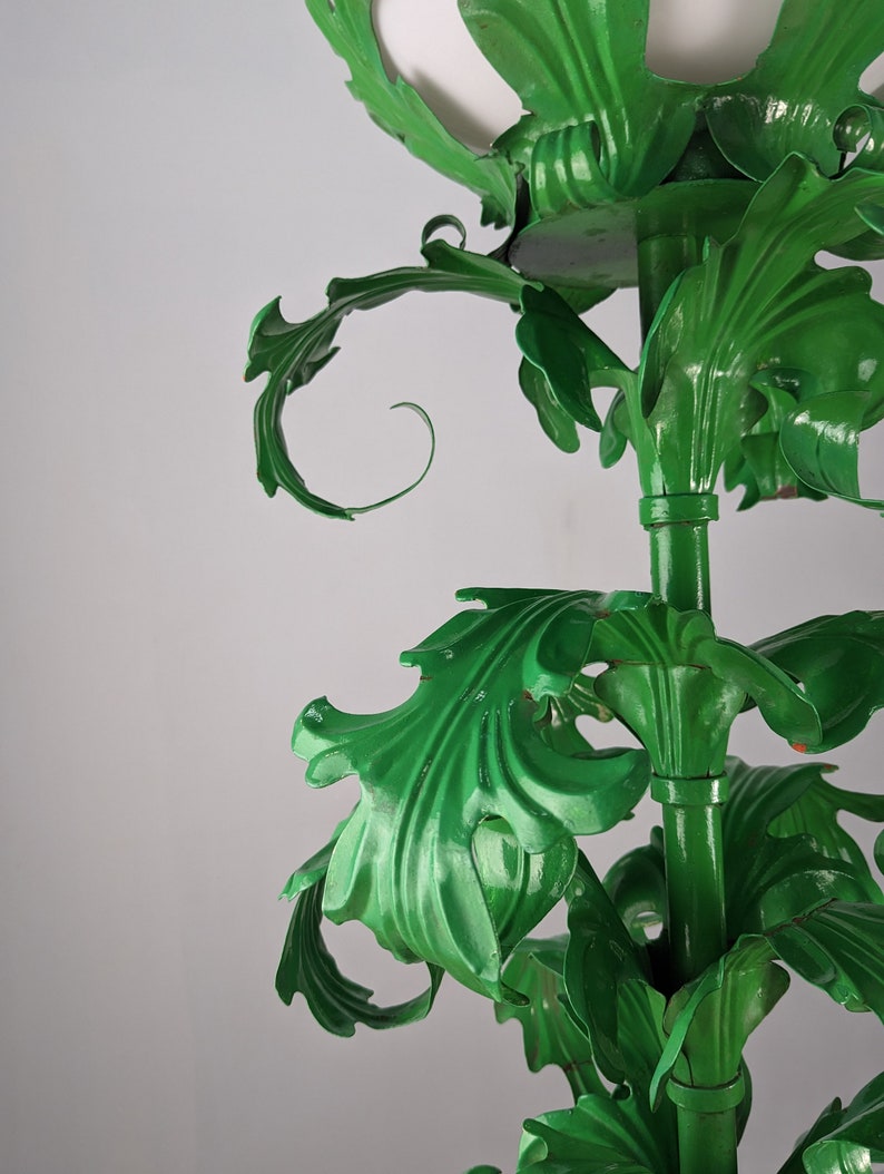 Large_acanthus_leaf_metal_floor_lamp,_1950s
