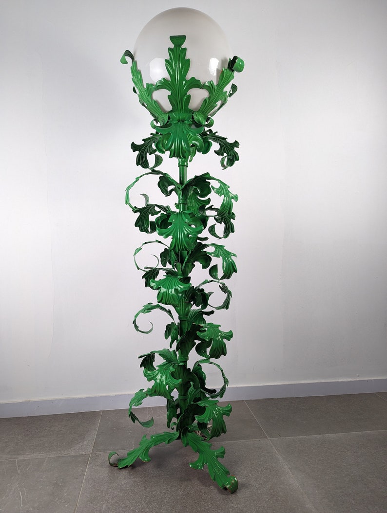 Large_acanthus_leaf_metal_floor_lamp,_1950s