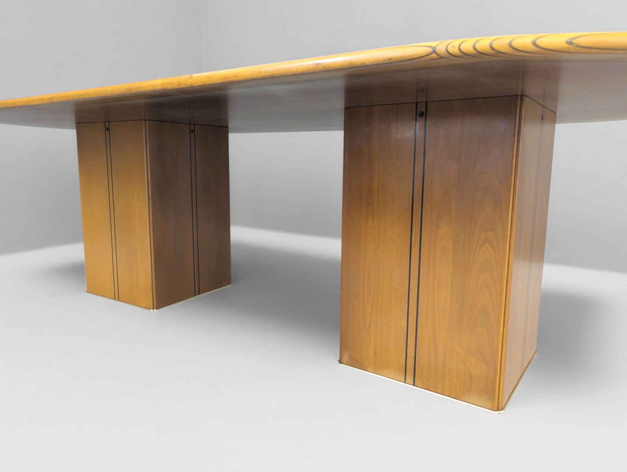 Large_Africa_Table_by_Afra_&_Tobia_Scarpa_for_Maxalto,_1970s