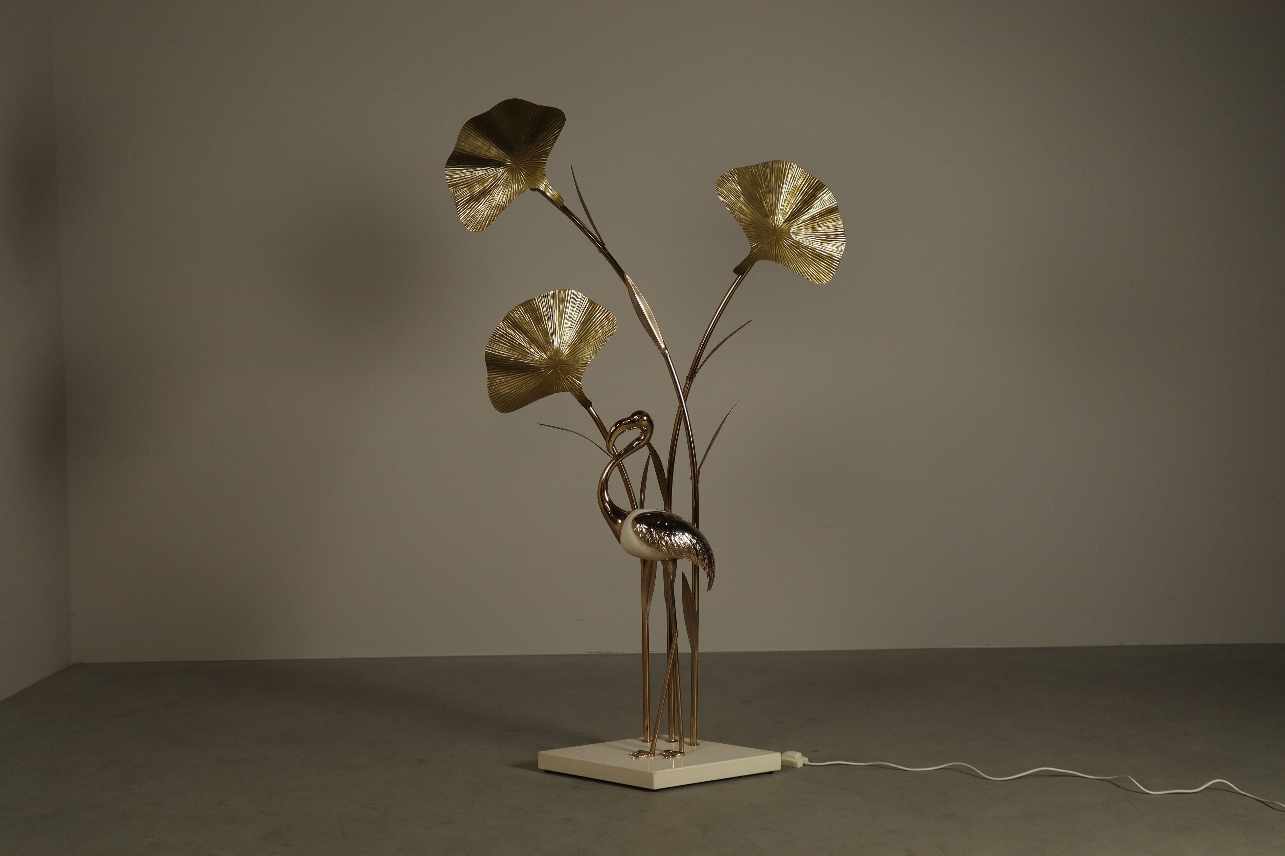 Large_brass_flamingo_floor_lamp_with_sculptural_Ginkgo_leaves,_Italy,_1970s