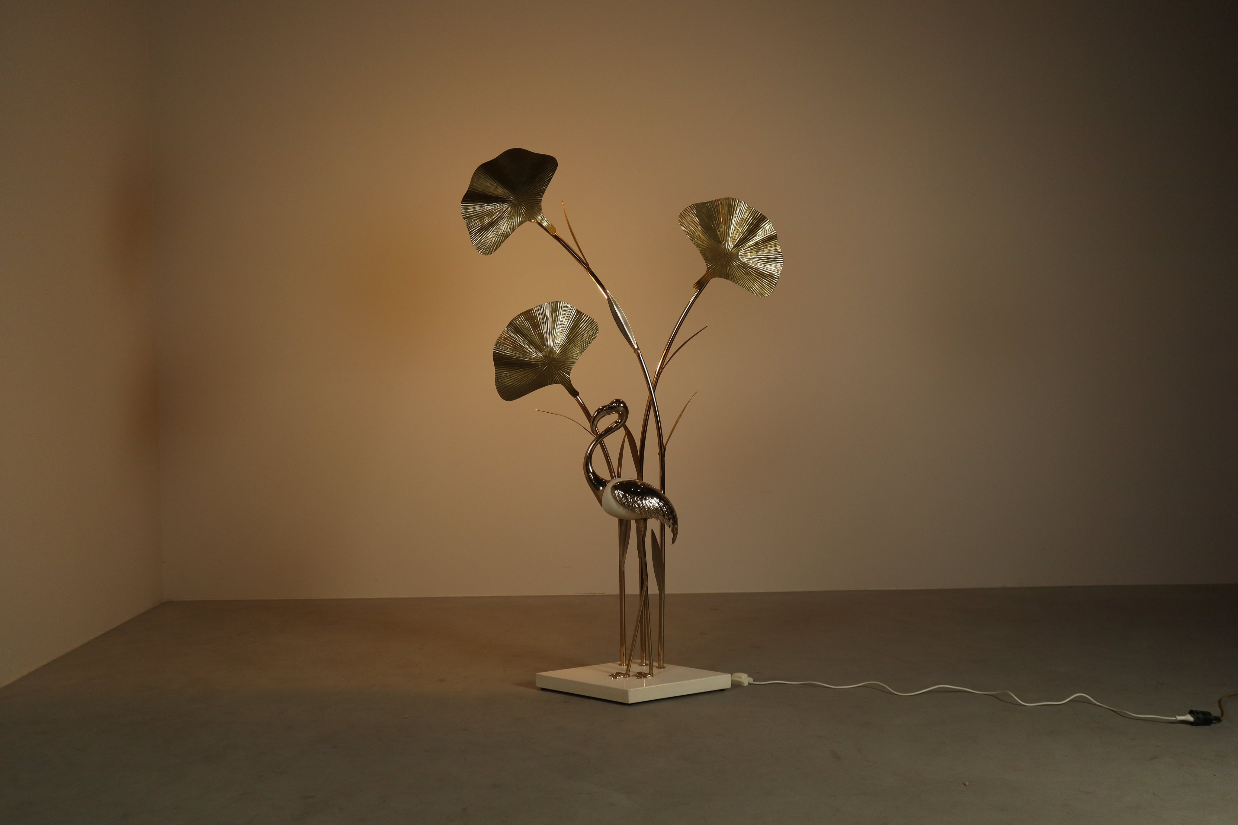 Large_brass_flamingo_floor_lamp_with_sculptural_Ginkgo_leaves,_Italy,_1970s