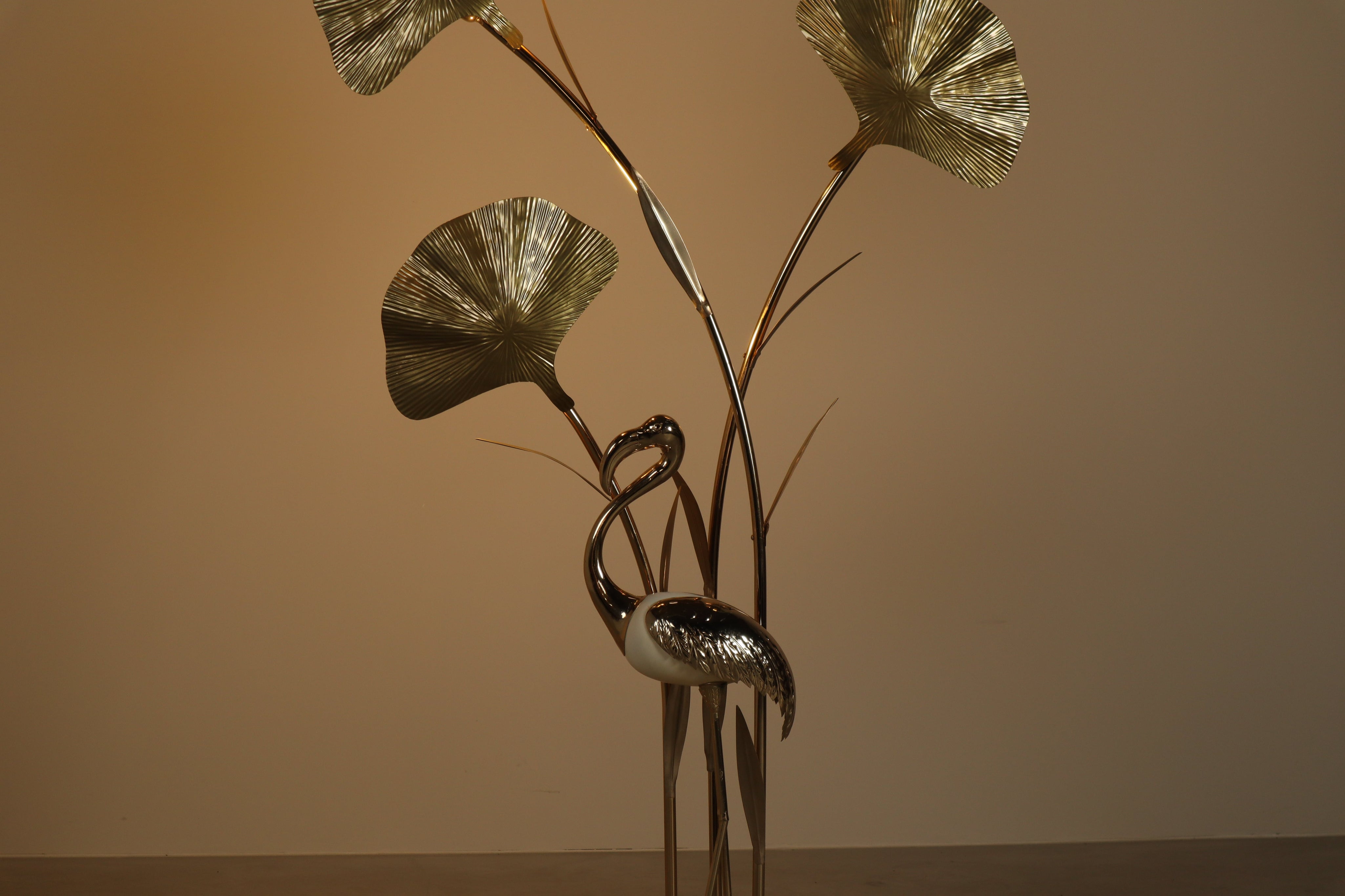 Large_brass_flamingo_floor_lamp_with_sculptural_Ginkgo_leaves,_Italy,_1970s