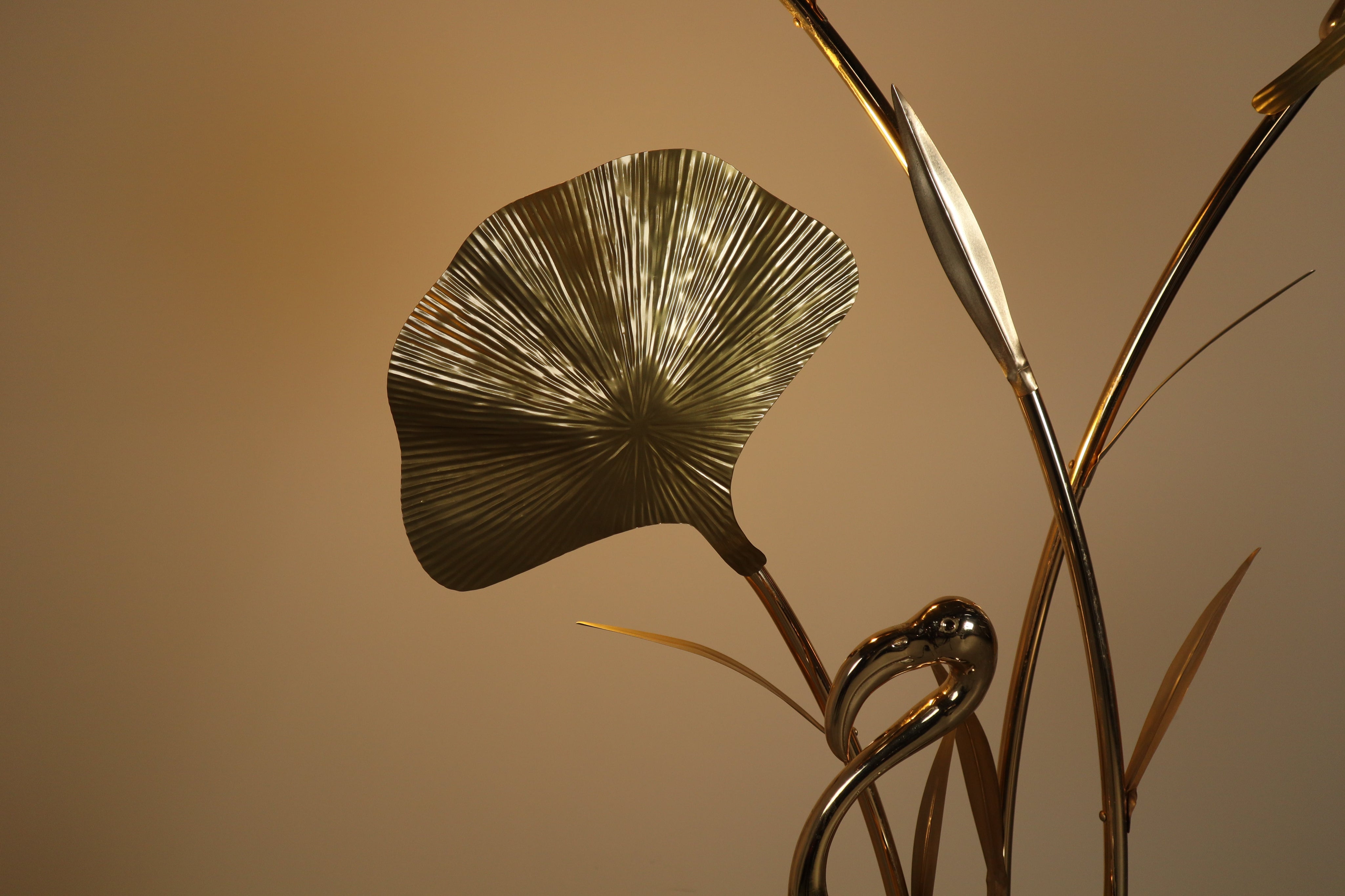 Large_brass_flamingo_floor_lamp_with_sculptural_Ginkgo_leaves,_Italy,_1970s