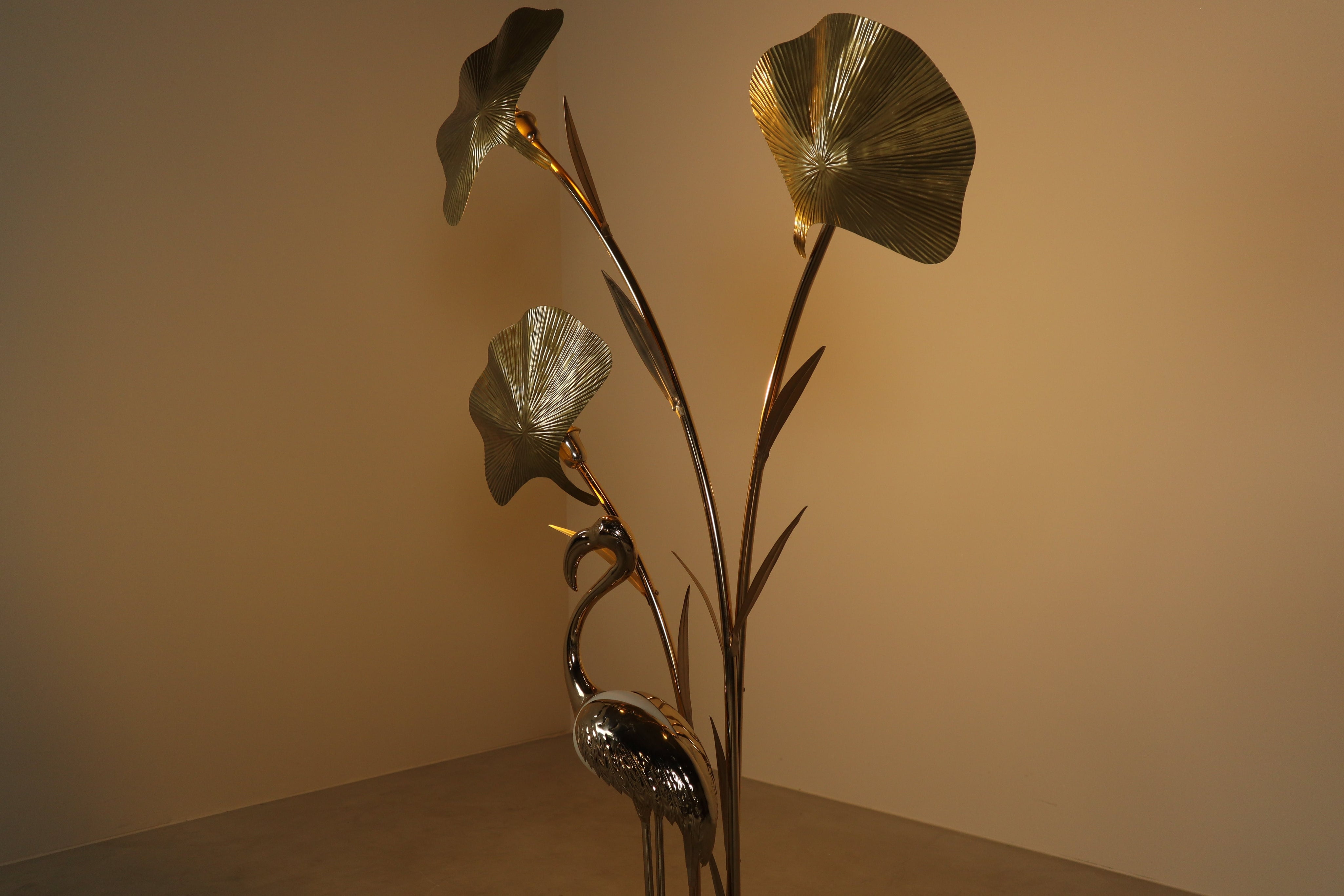 Large_brass_flamingo_floor_lamp_with_sculptural_Ginkgo_leaves,_Italy,_1970s