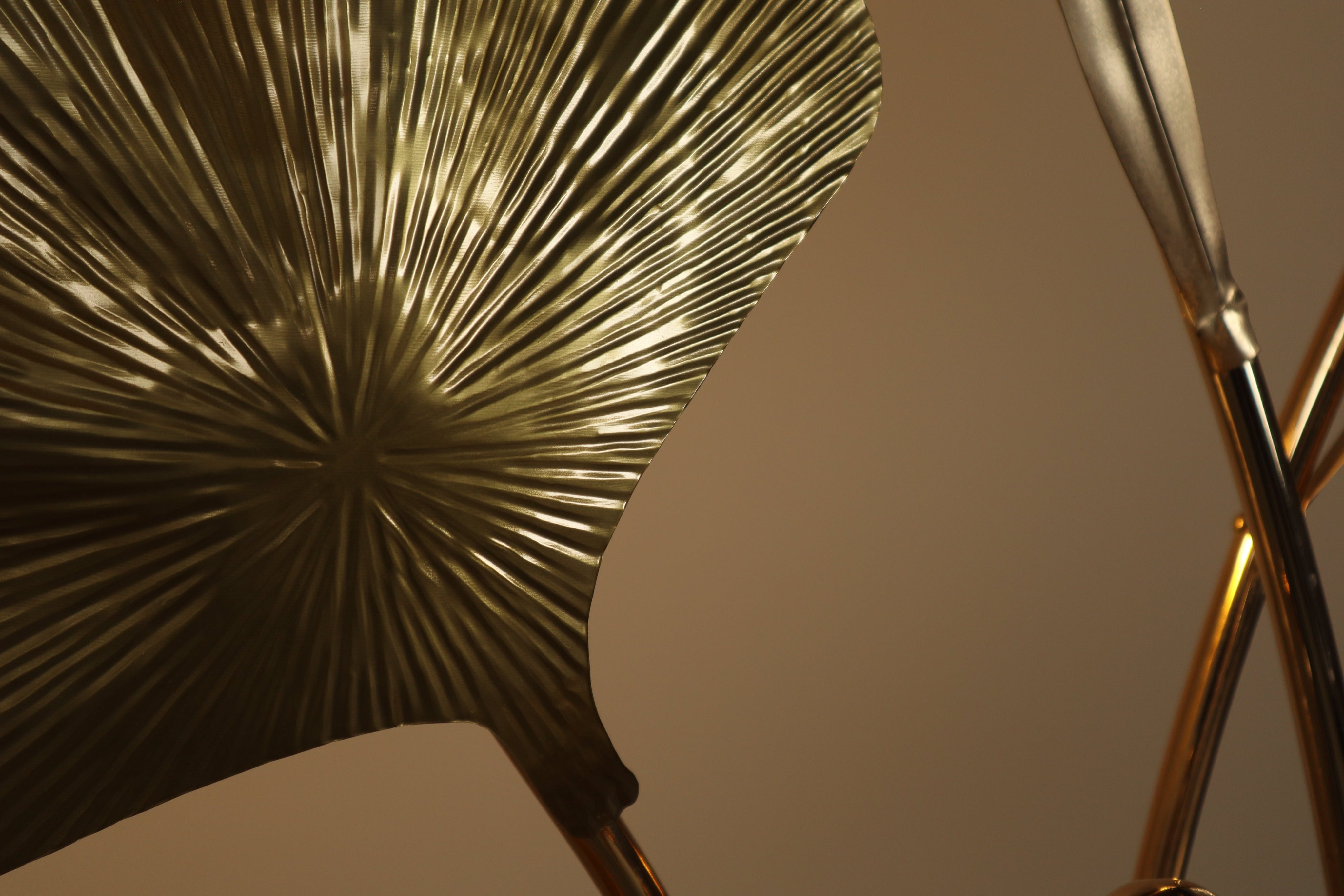 Large_brass_flamingo_floor_lamp_with_sculptural_Ginkgo_leaves,_Italy,_1970s