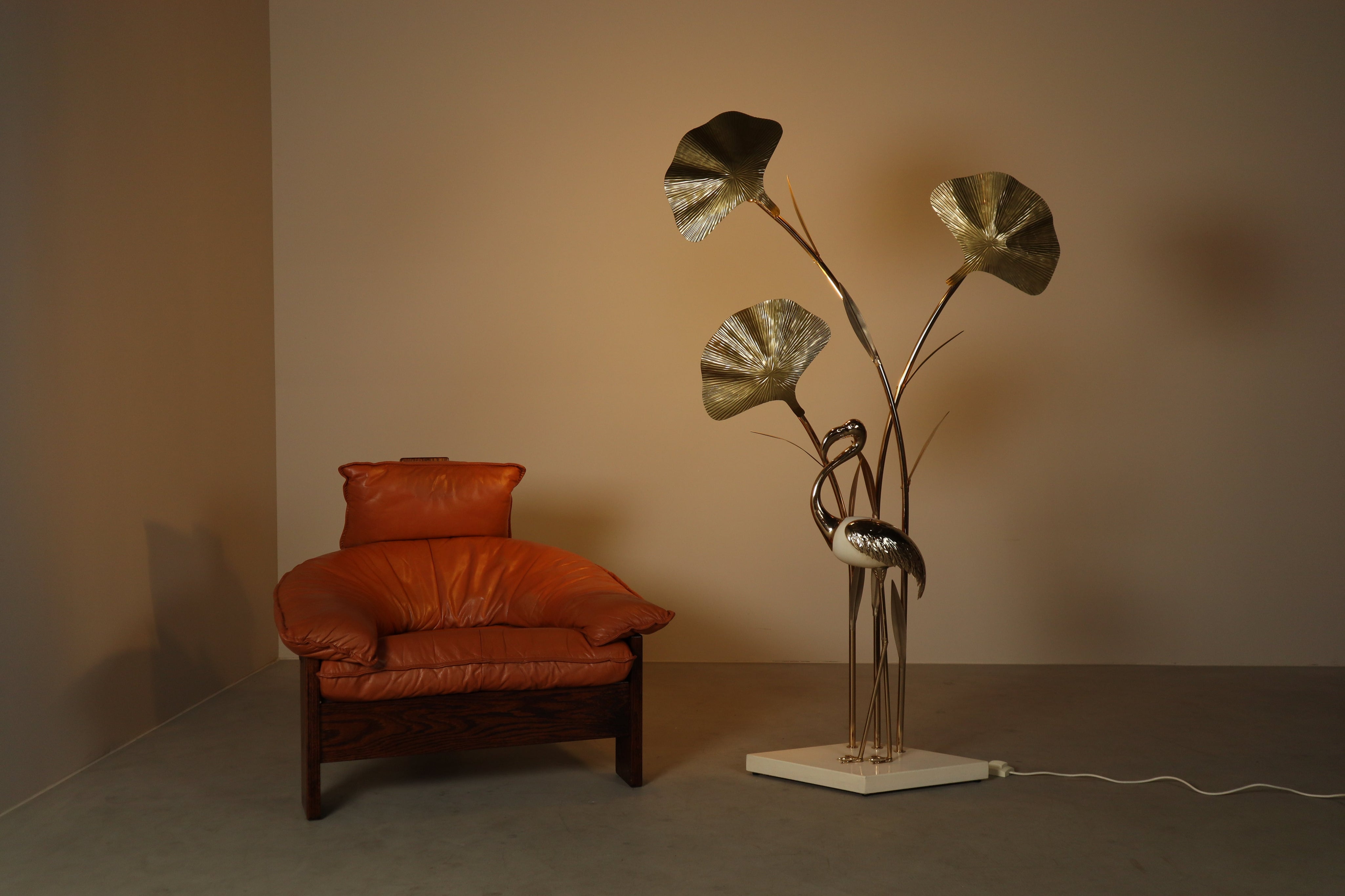 Large_brass_flamingo_floor_lamp_with_sculptural_Ginkgo_leaves,_Italy,_1970s
