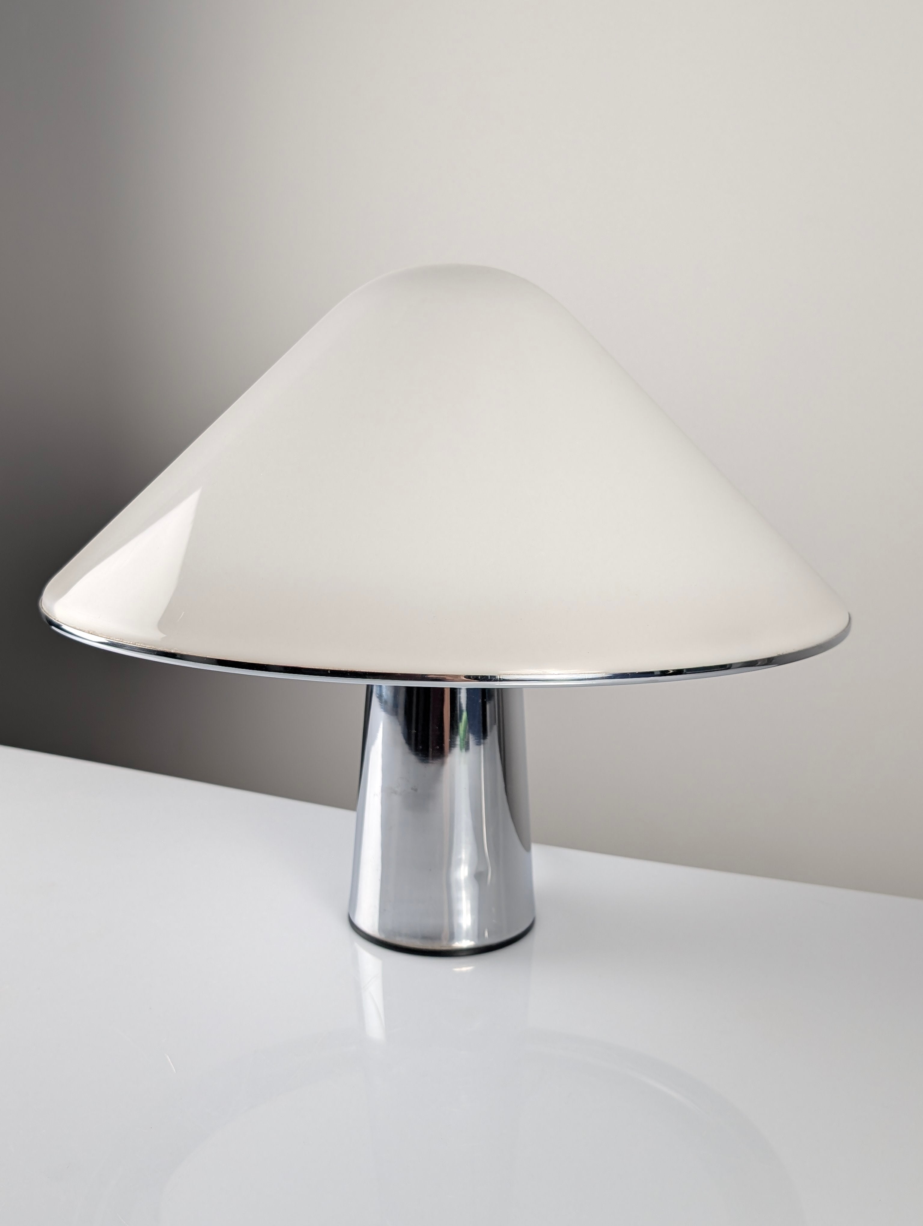 Large_Elpis_Table_Lamp_by_Harvey_Guzzini,_Chrome_and_Acrylic,_Italy,_1968