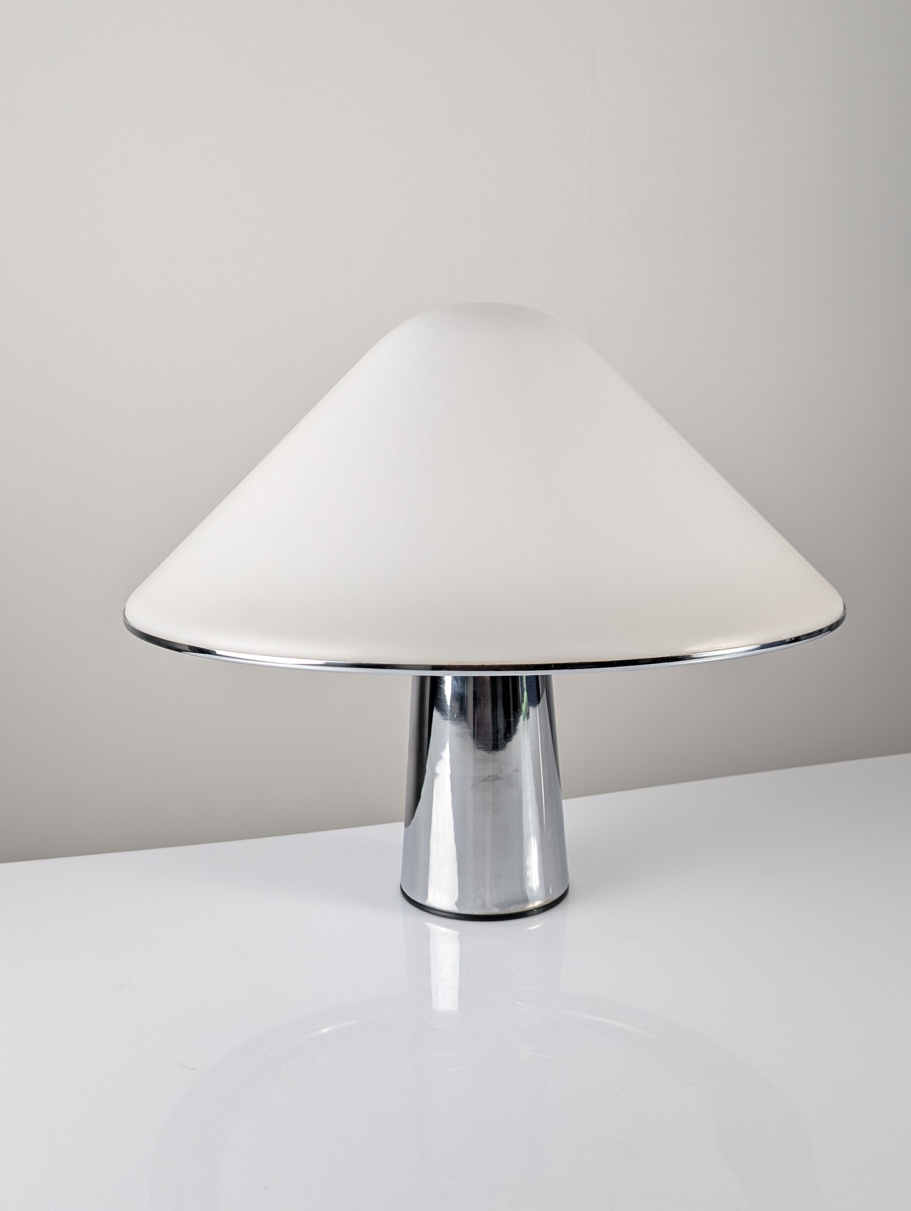 Large_Elpis_Table_Lamp_by_Harvey_Guzzini,_Chrome_and_Acrylic,_Italy,_1968