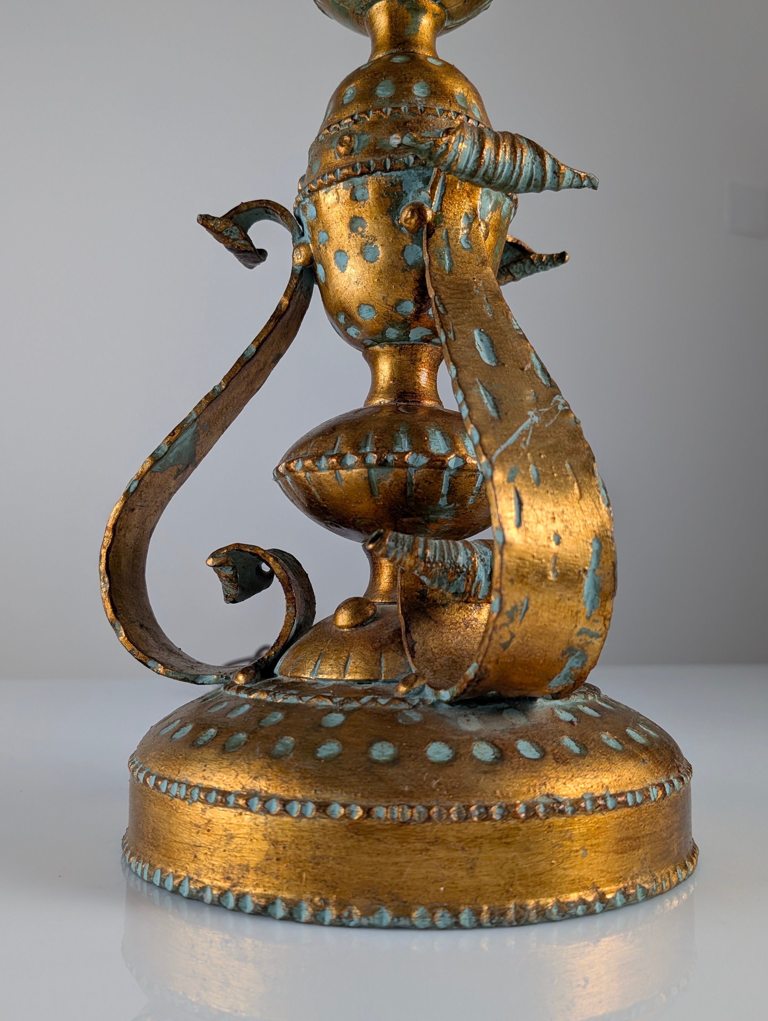 Large_Longobard_Gilded_Metal_and_Red_Hammered_Glass_Table_Lamp