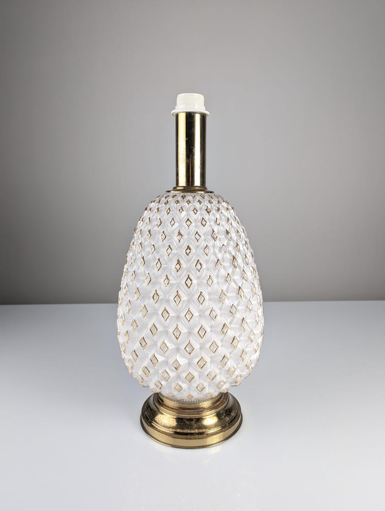 Large_Pineapple_Chandelier_in_Murano_Glass_and_Brass,_Italy_1970s