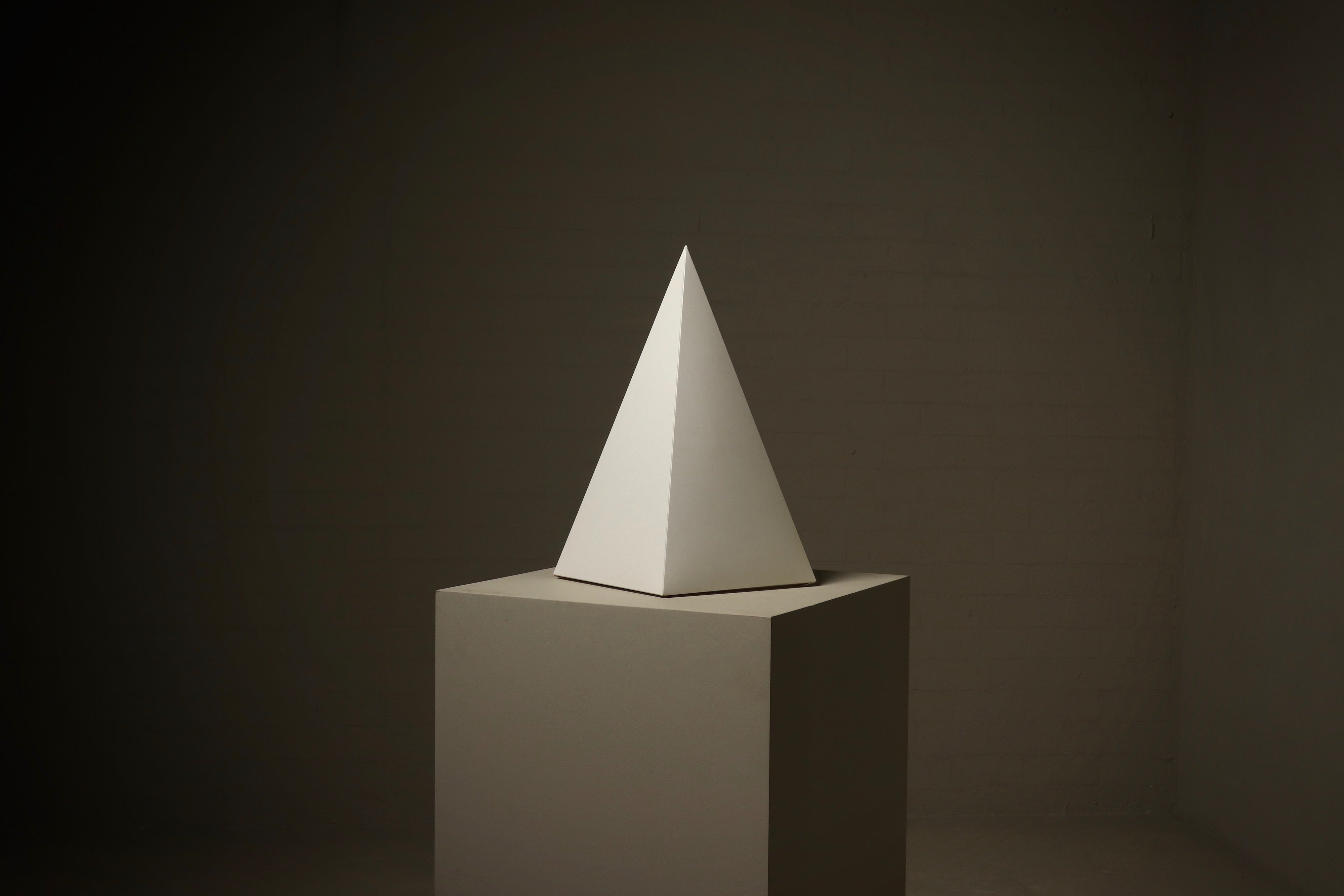 Pyramid_Table_Lamp_by_Woja_Holland,_1980s,_Netherlands