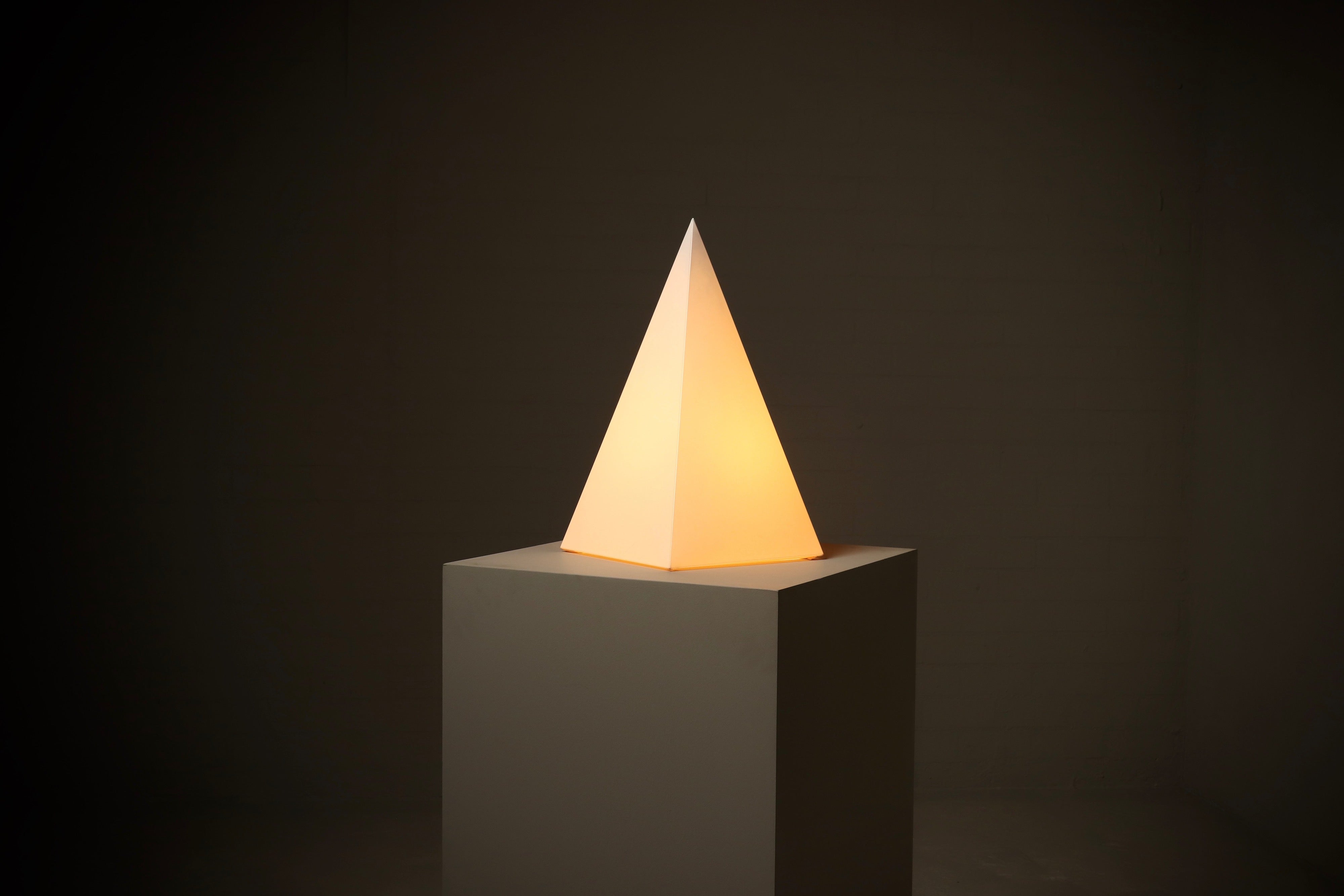 Pyramid_Table_Lamp_by_Woja_Holland,_1980s,_Netherlands