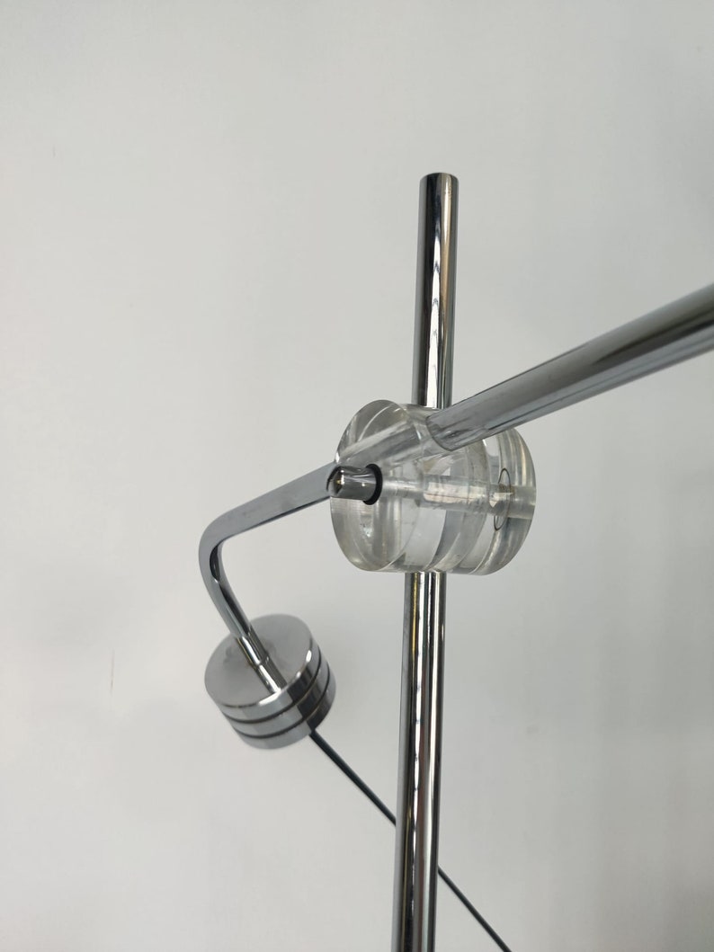 Large_vintage_designer_lamp_with_counterweight,_1970s