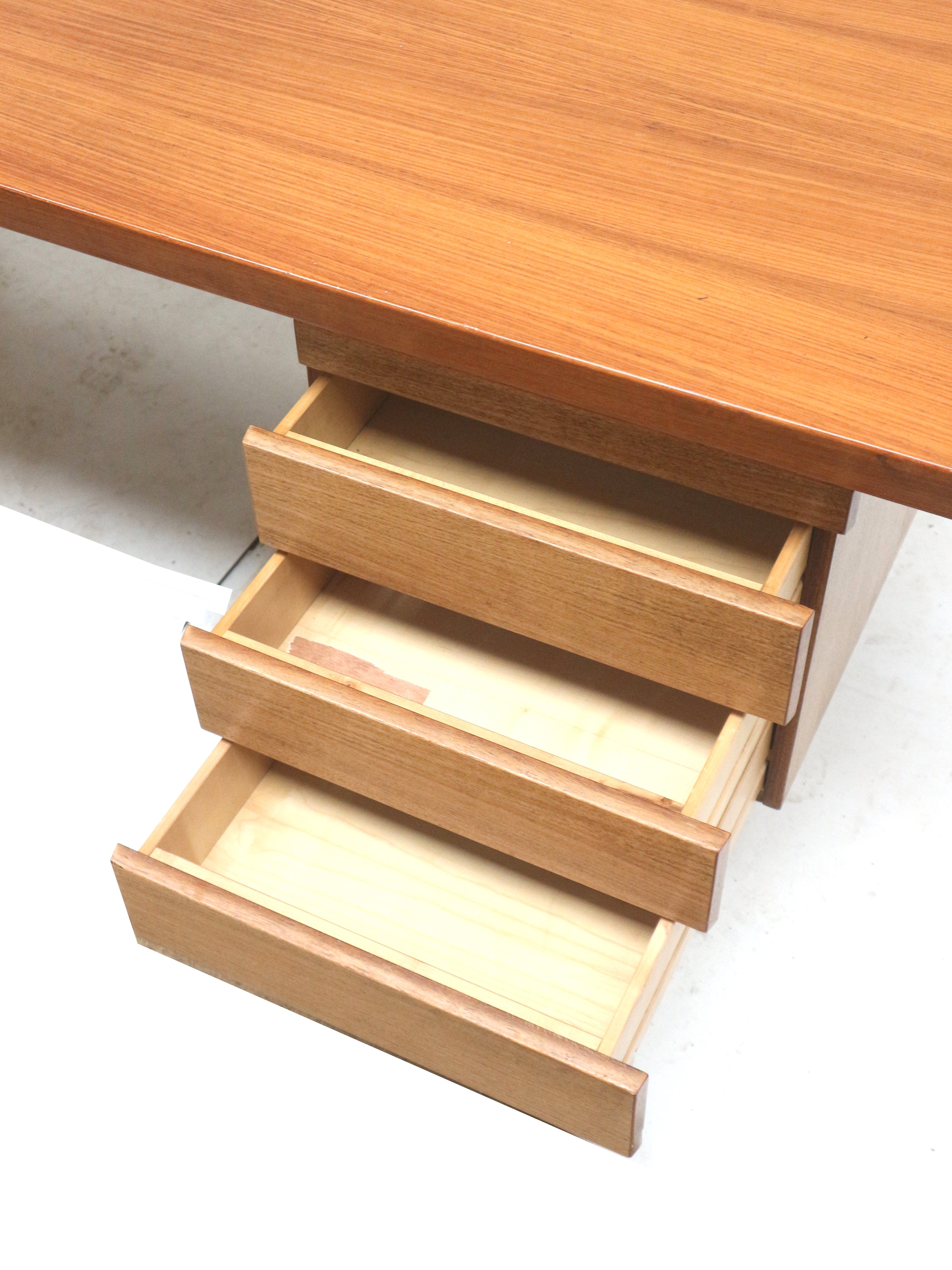 Vintage_Executive_Desk,_1970s,_Europe