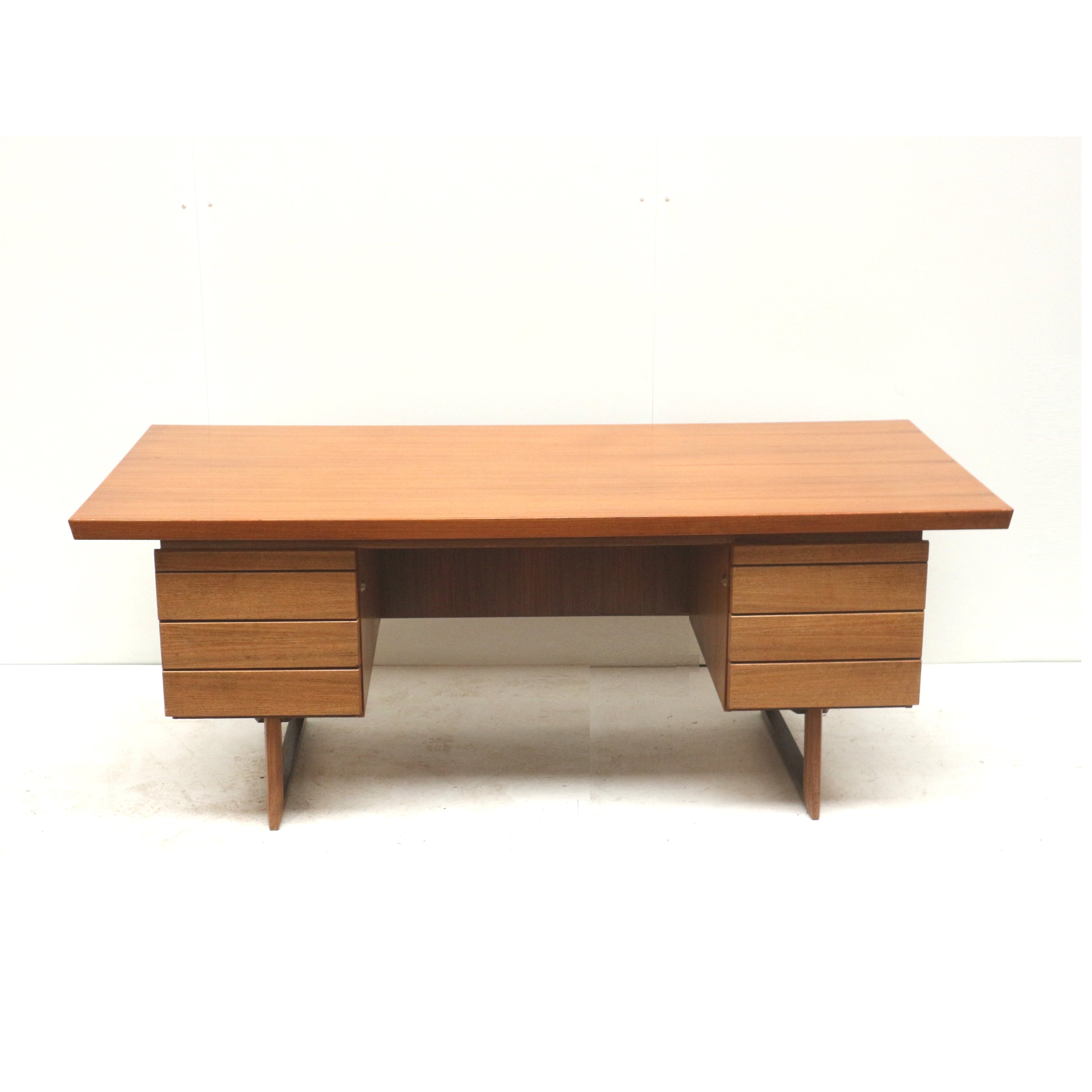 Vintage_Executive_Desk,_1970s,_Europe