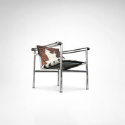 Le_Corbusier_LC1_Pony_Skin_Armchair_for_Cassina,_Italy_1980s