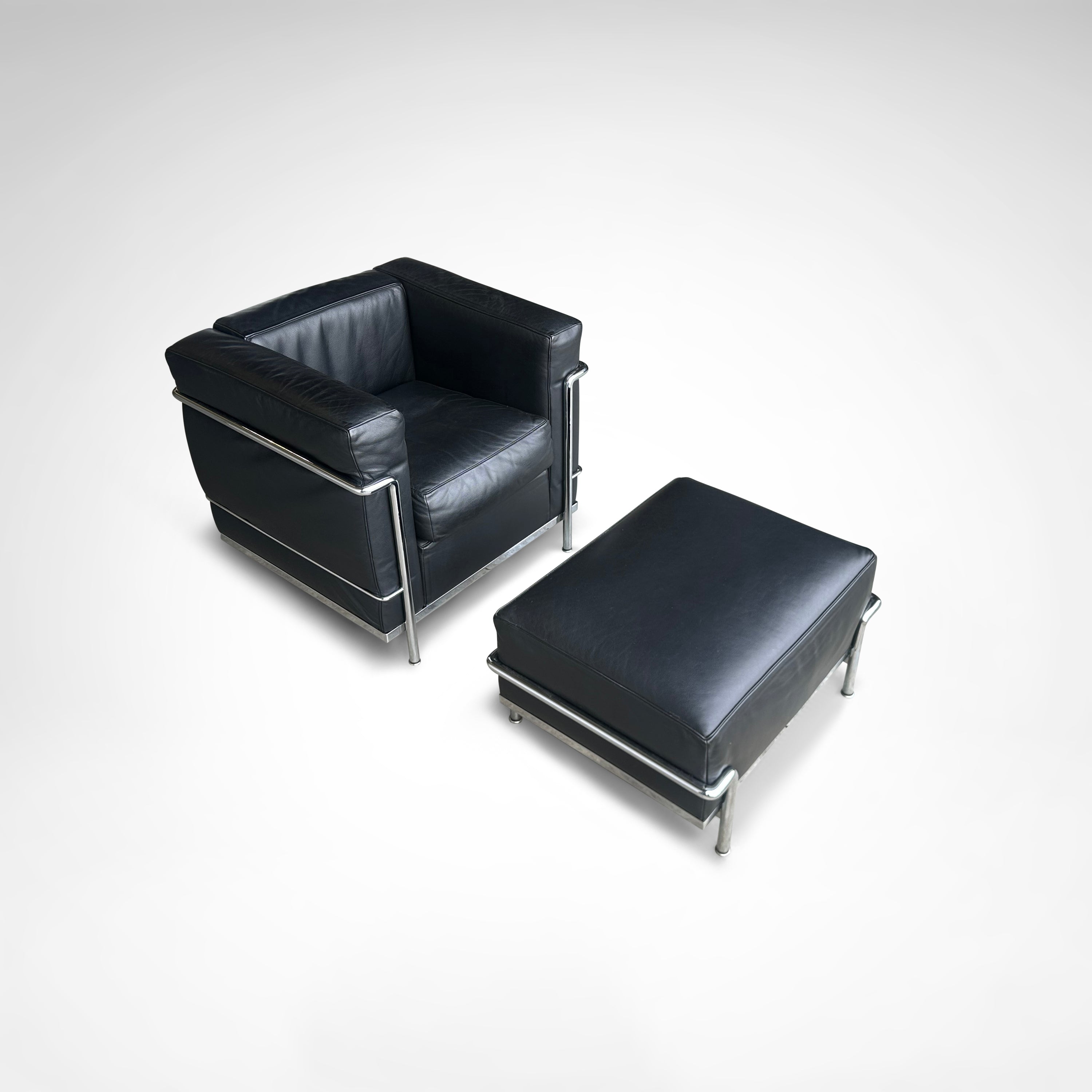 LC2_Armchair_and_Ottoman_Set_by_Le_Corbusier_for_Cassina,_1990s,_Italy