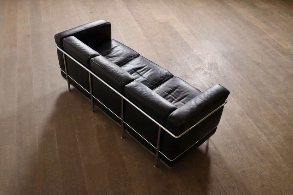 LC2_Three-Seater_Sofa_by_Le_Corbusier,_Pierre_Jeanneret_and_Charlotte_Perriand_for_Cassina,_Italy,_1980s
