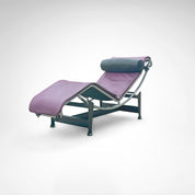 LC4_limited_edition_chaise_longue_by_Le_Corbusier_for_Cassina_1990s
