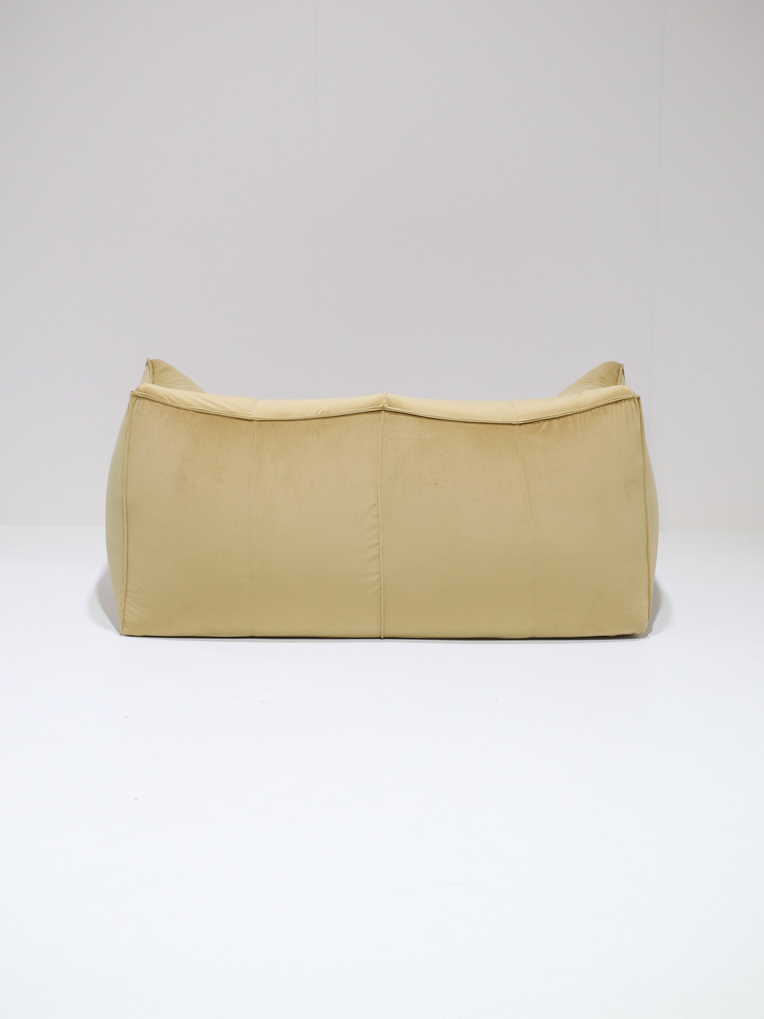 Le_Bambole_Two-Seater_Sofa_by_Mario_Bellini_for_B&B_Italia,_1978,_Italy