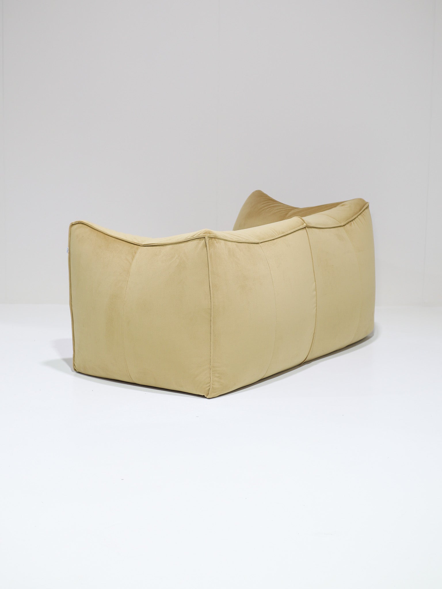Le_Bambole_Two-Seater_Sofa_by_Mario_Bellini_for_B&B_Italia,_1978,_Italy