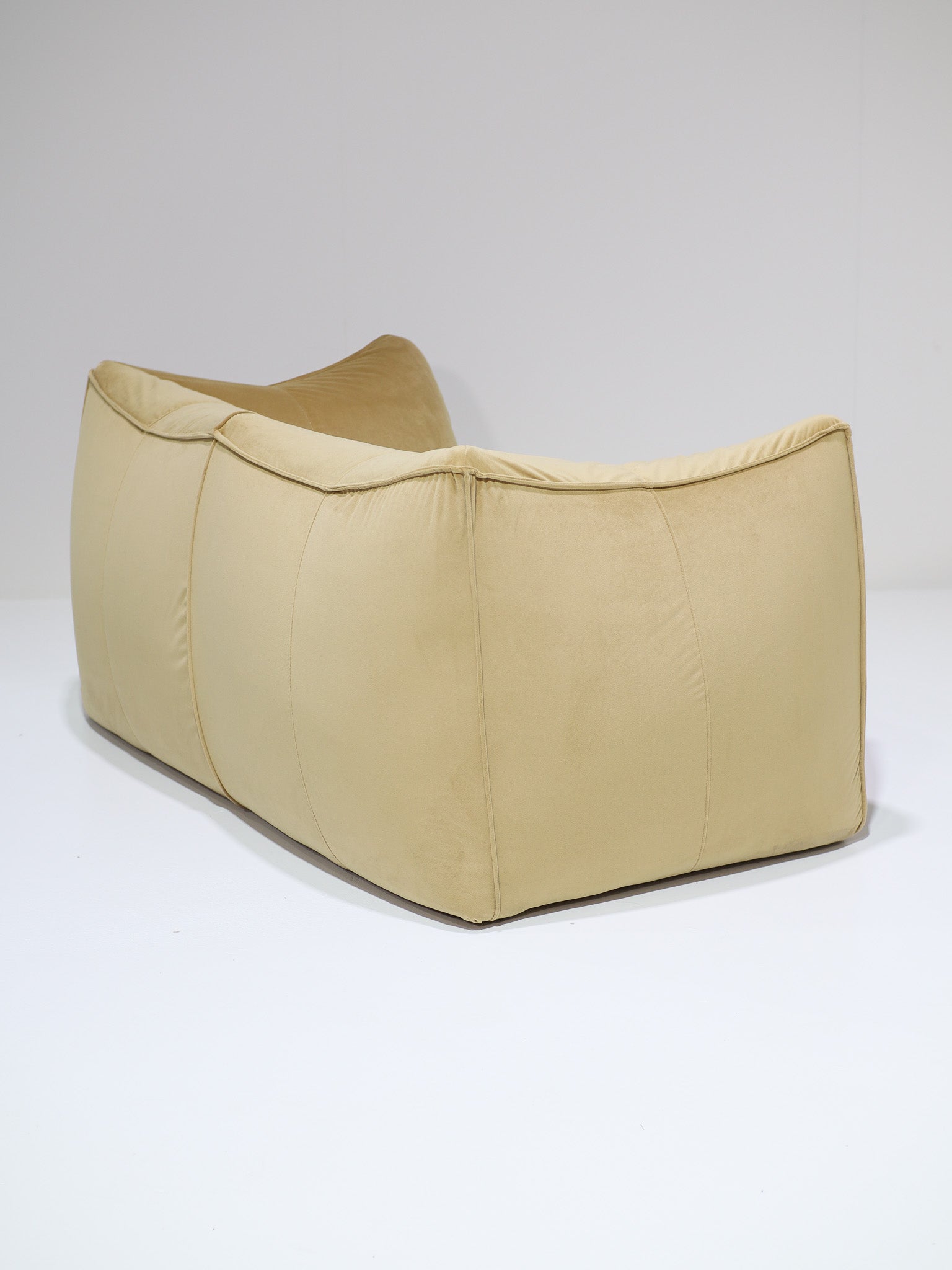 Le_Bambole_Two-Seater_Sofa_by_Mario_Bellini_for_B&B_Italia,_1978,_Italy
