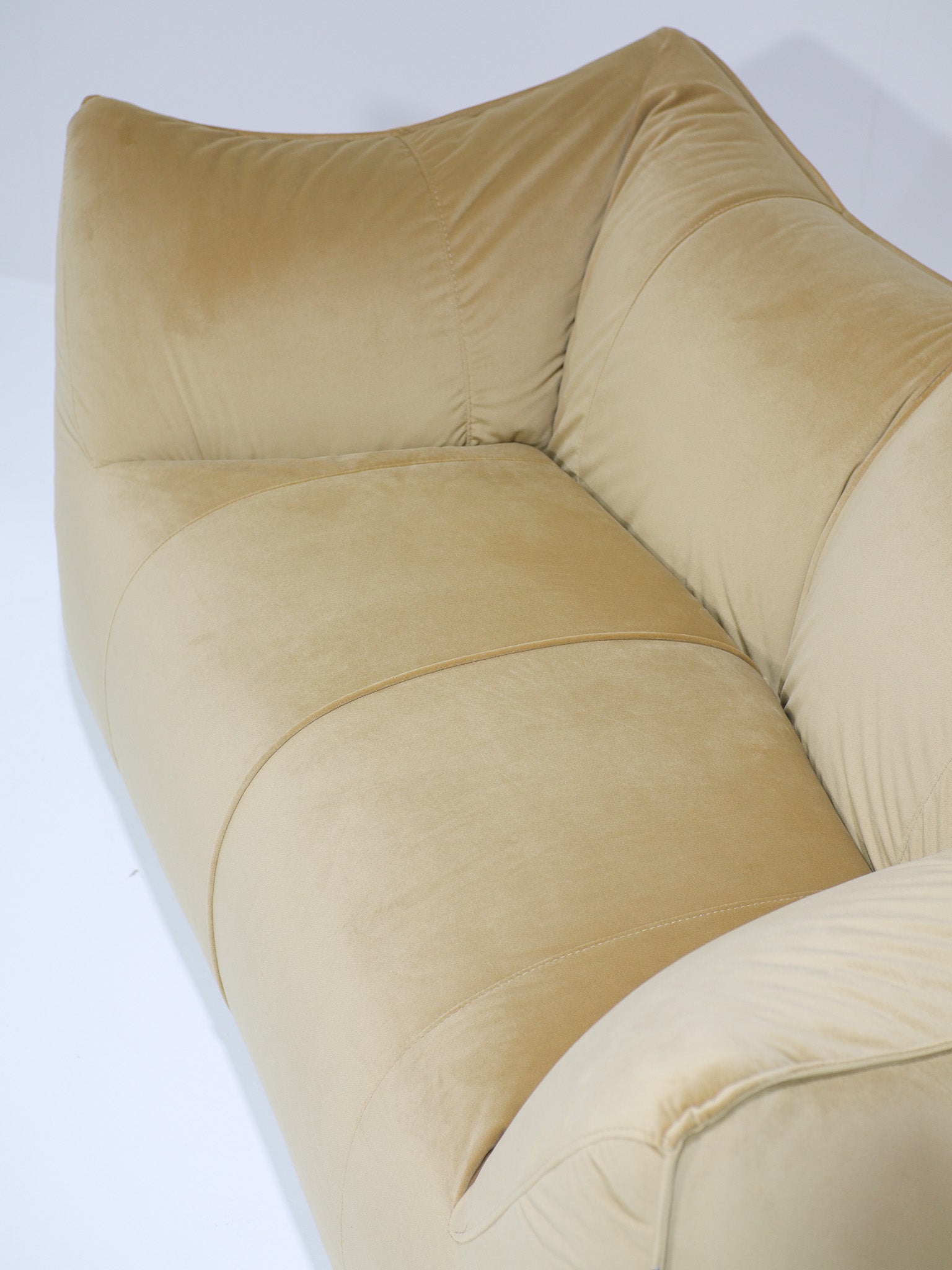 Le_Bambole_Two-Seater_Sofa_by_Mario_Bellini_for_B&B_Italia,_1978,_Italy
