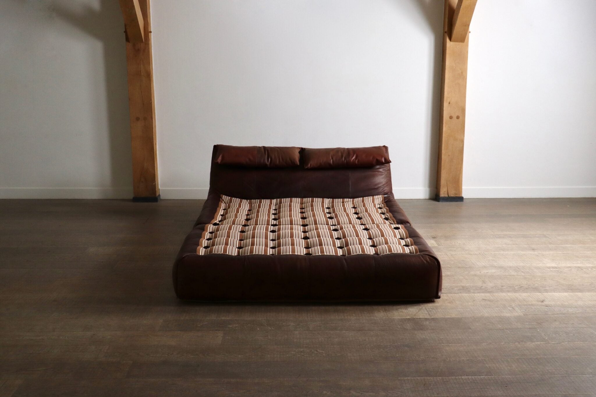 Le_Bambole_Bed_in_Buffalo_Leather_by_Mario_Bellini_for_B&B_Italia,_1970s,_Italy